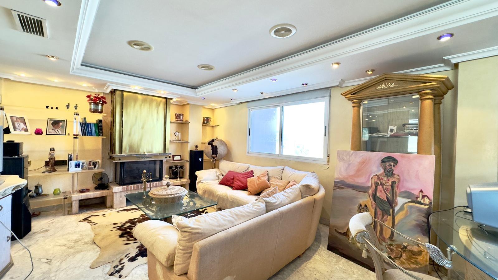 This one-bedroom, one-bathroom penthouse in Torrevieja is conceived as a truly unique home, where th