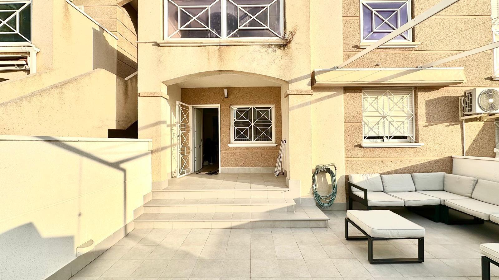 Garden in bungalow for sale in Torrevieja