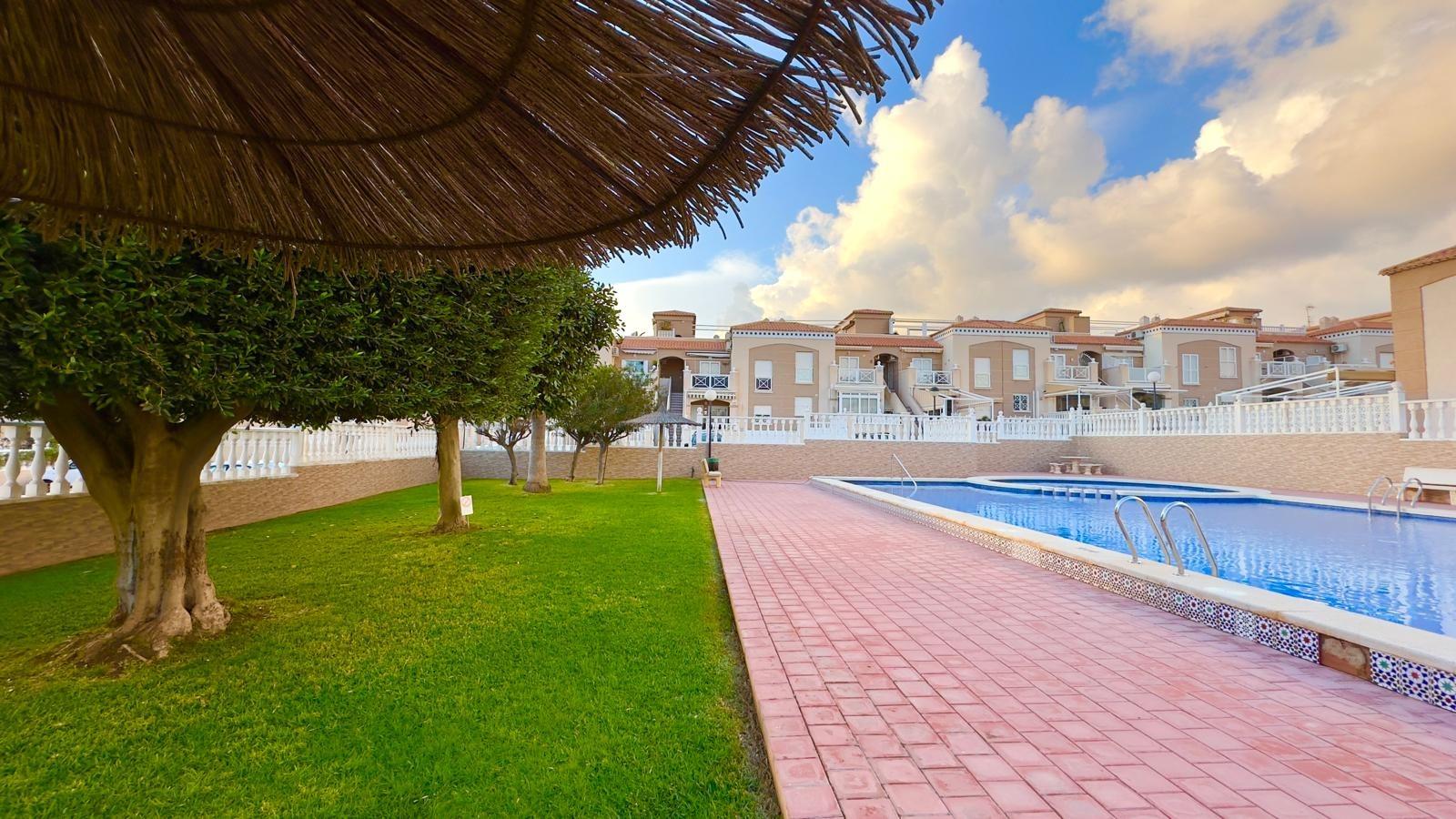 Garden in bungalow for sale in Torrevieja