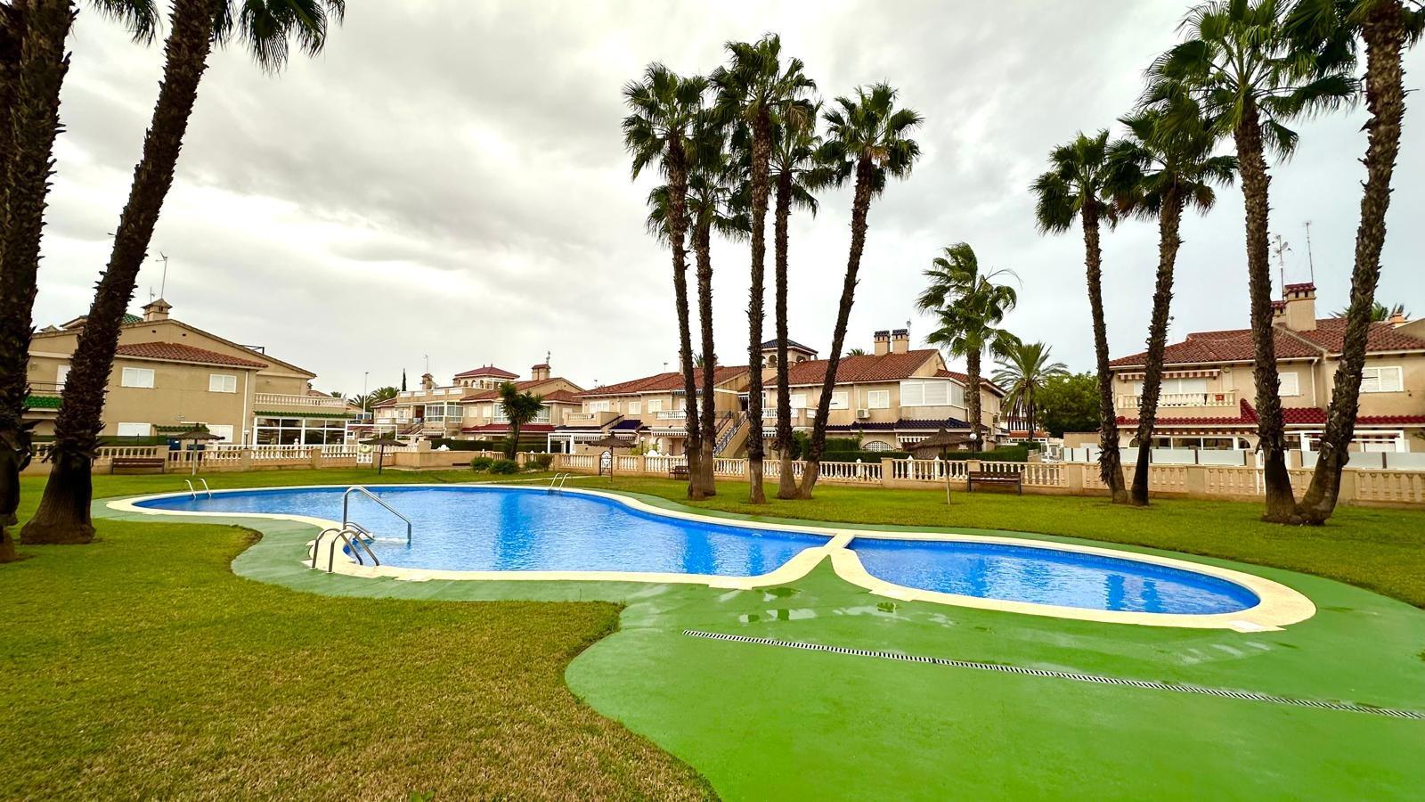 Garden in bungalow for sale in Orihuela Costa