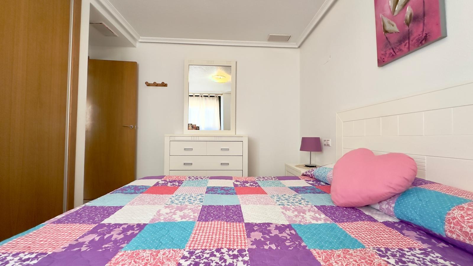 Bedroom in apartment for sale in Torrevieja