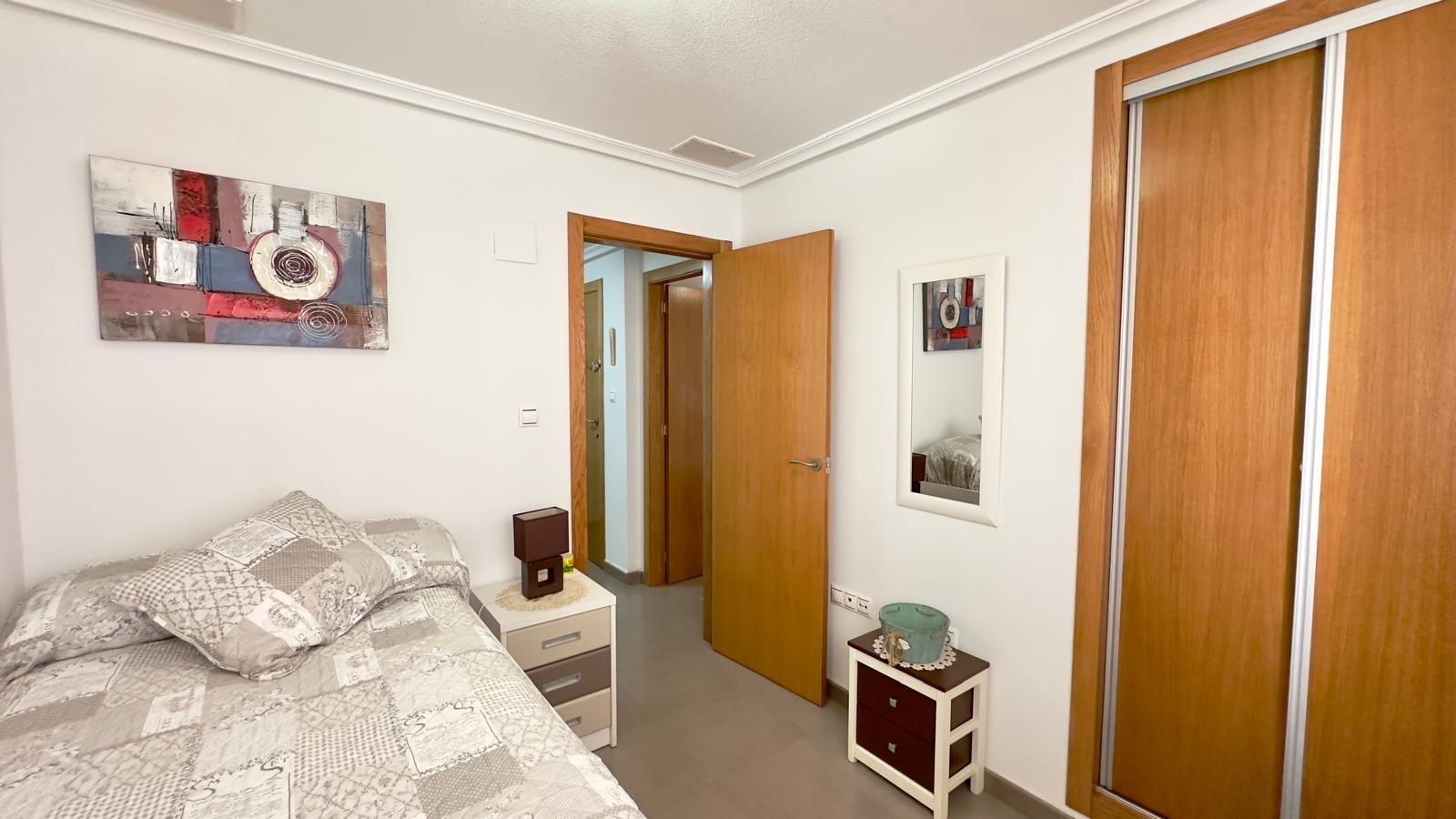 Bedroom in apartment for sale in Torrevieja