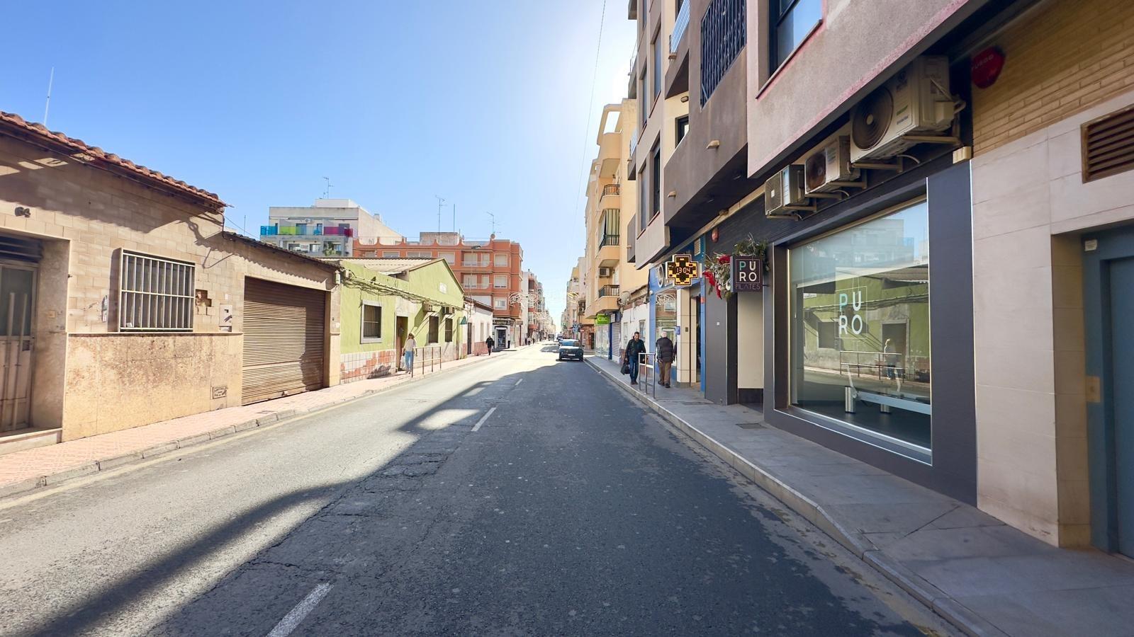 Bedroom in apartment for sale in Torrevieja