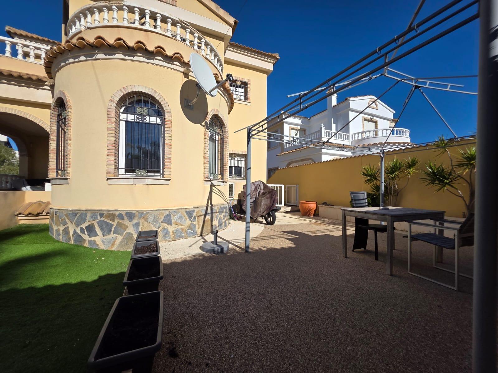 Master bedroom in villa for sale in Orihuela Costa
