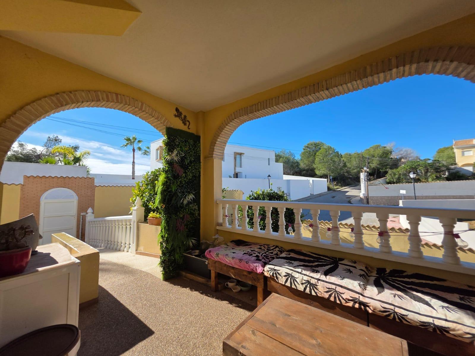 Garden in villa for sale in Orihuela Costa