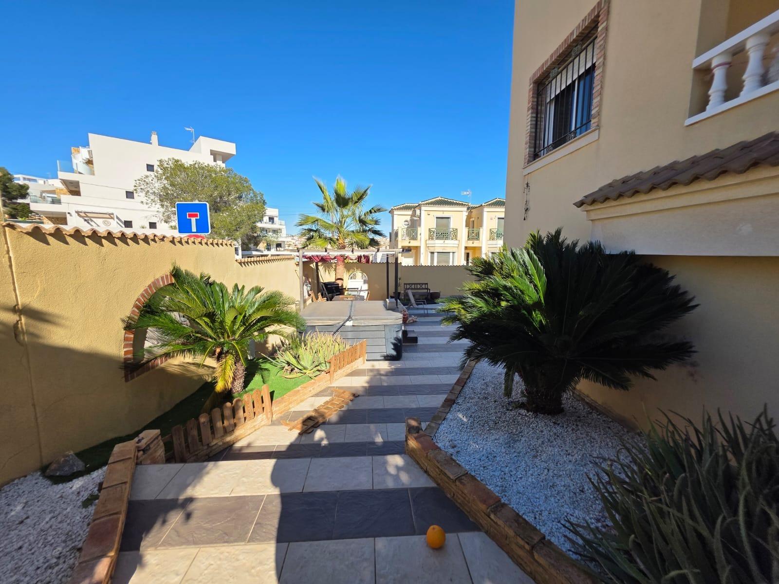 Dining area in villa for sale in Orihuela Costa