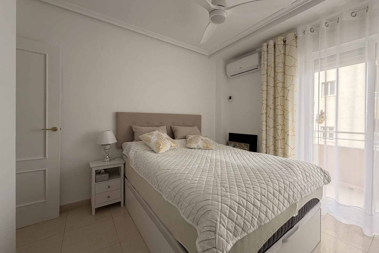 Living room in apartment for sale in Torrevieja