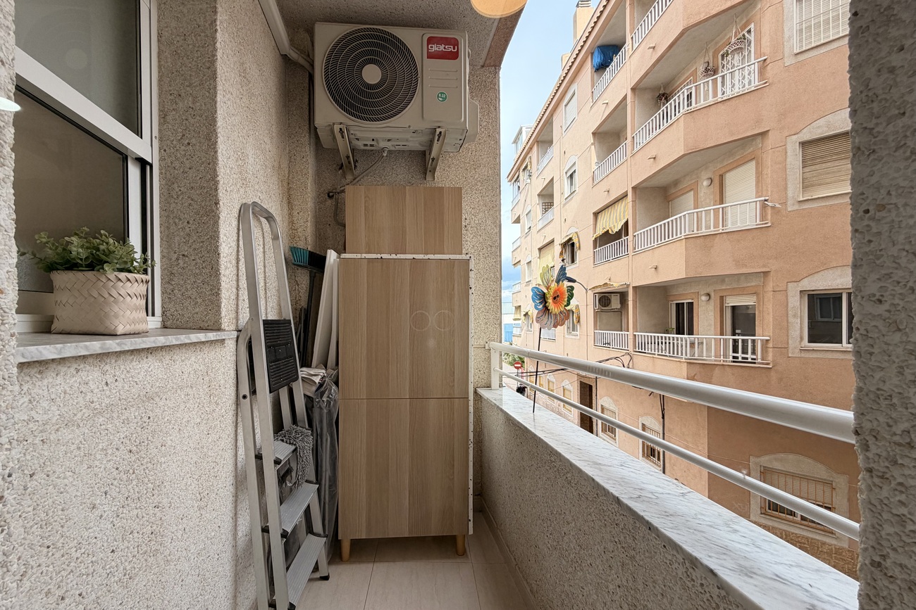 Terrace in apartment for sale in Torrevieja