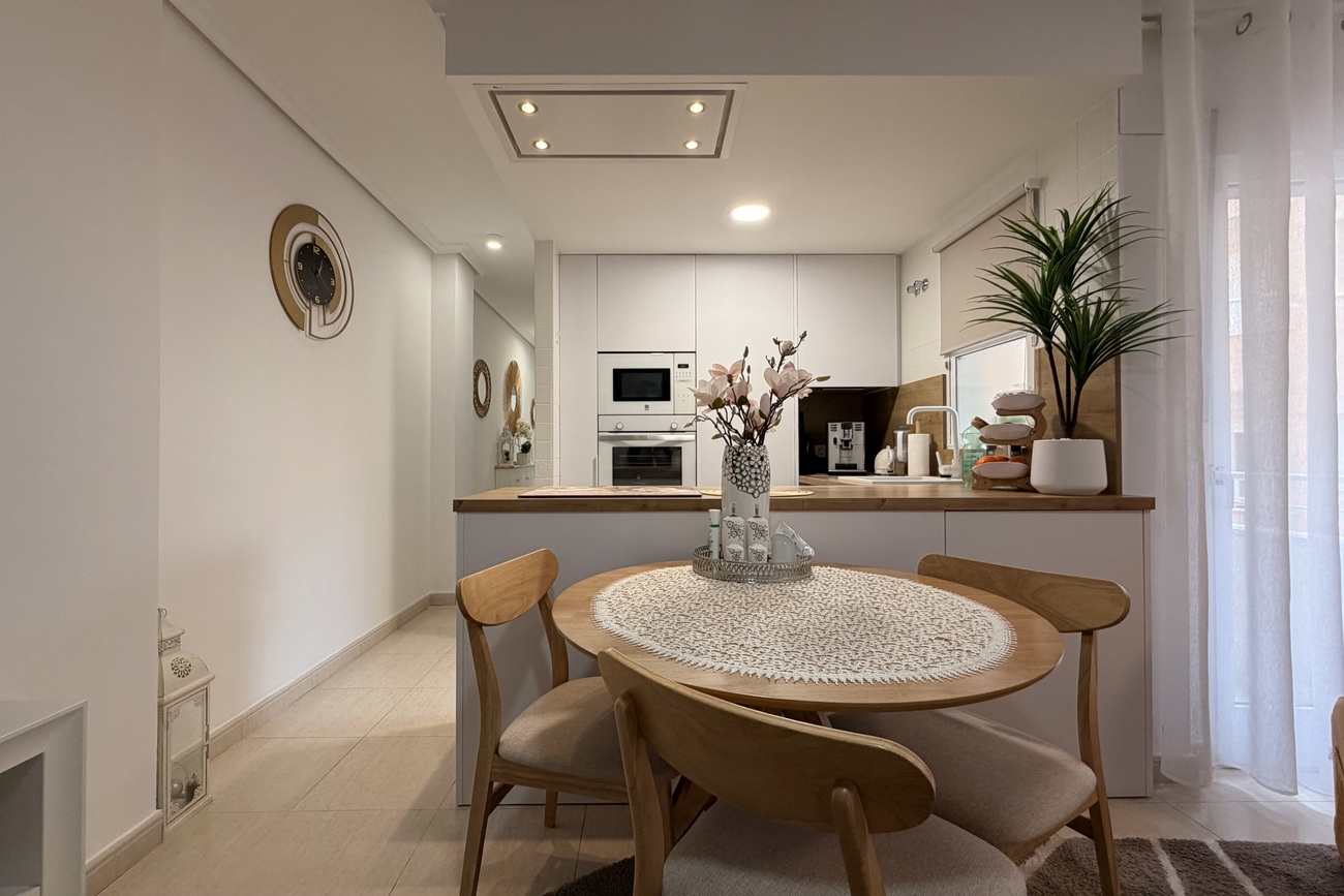 Bedroom in apartment for sale in Torrevieja