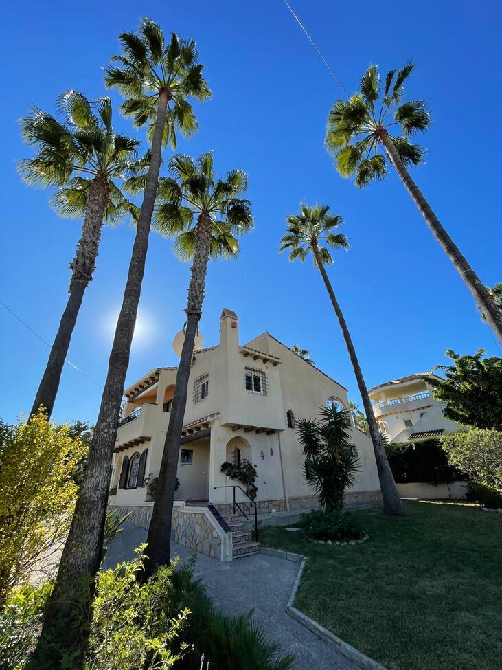 Living room in villa for sale in Villamartin