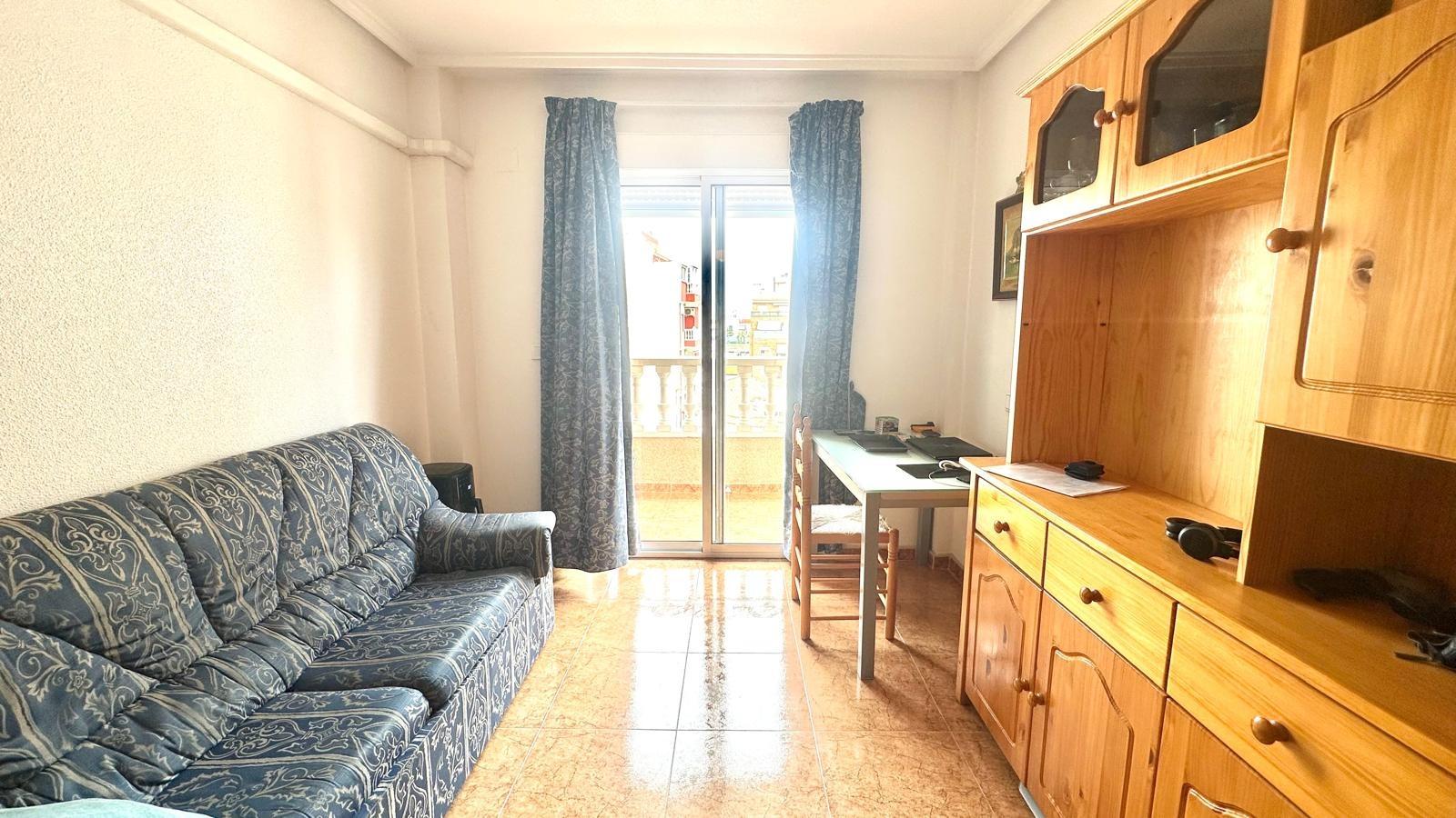 Bedroom in apartment for sale in Torrevieja