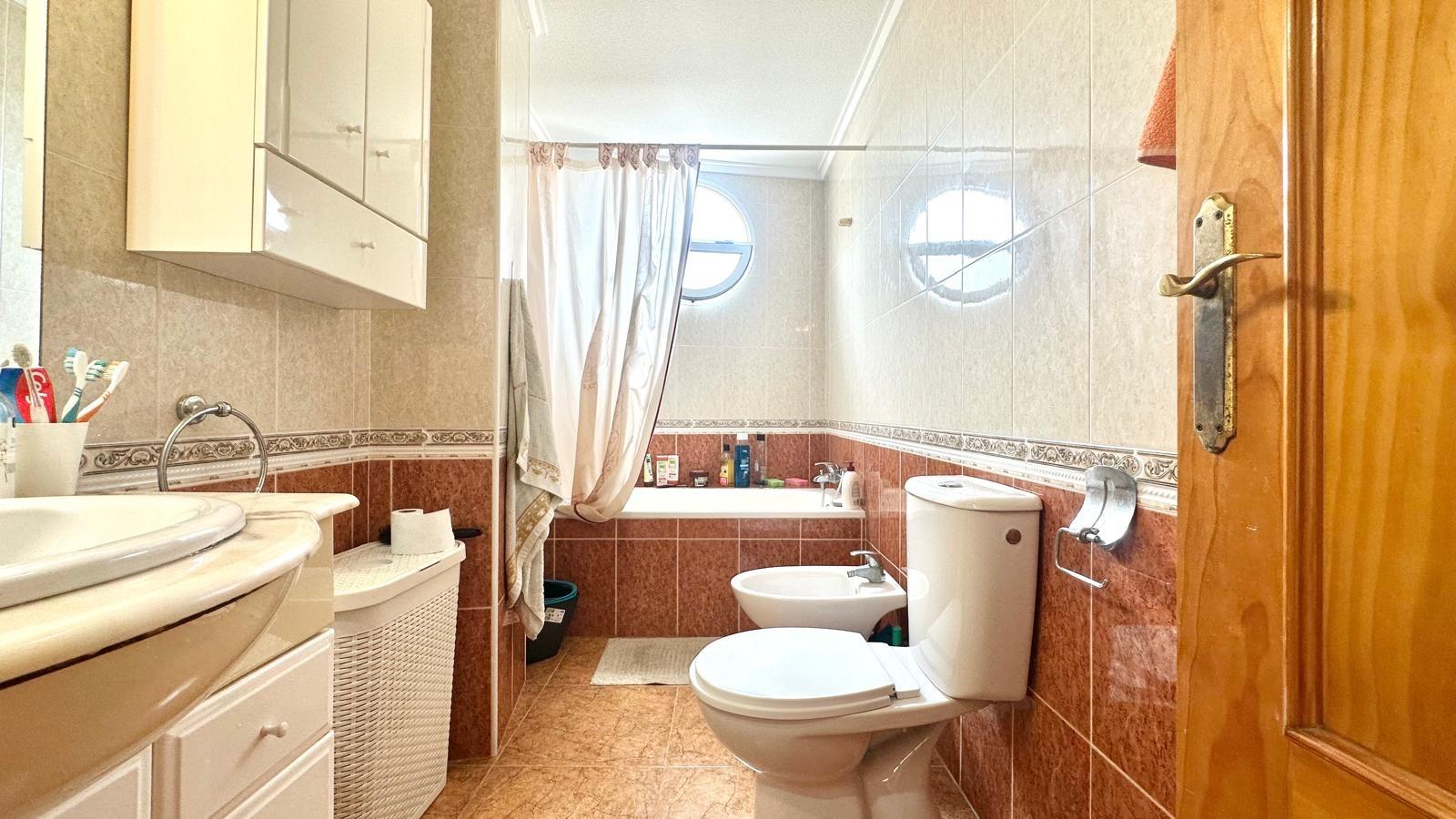 Bedroom in apartment for sale in Torrevieja
