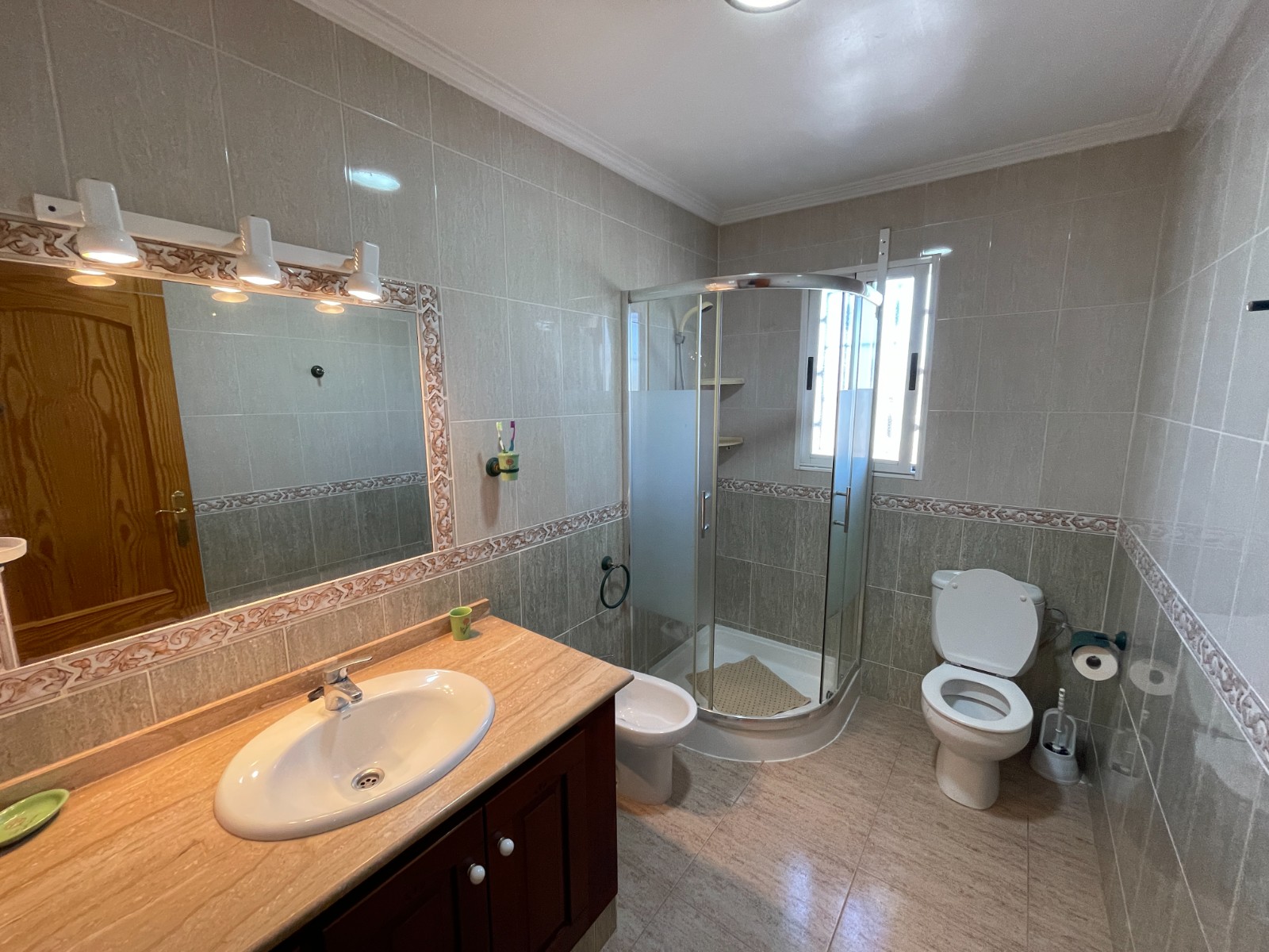 Master bedroom in villa for sale in Crevillent
