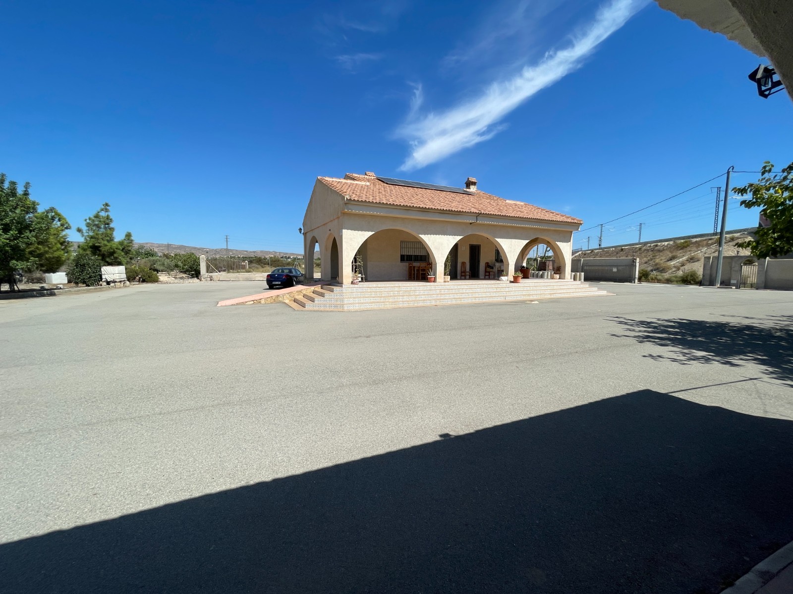 Bathroom in villa for sale in Crevillent