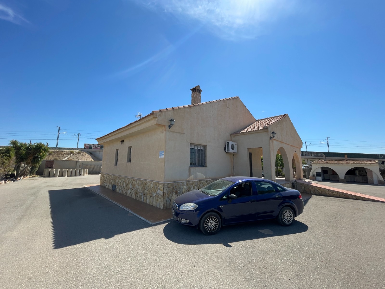 Bedroom in villa for sale in Crevillent