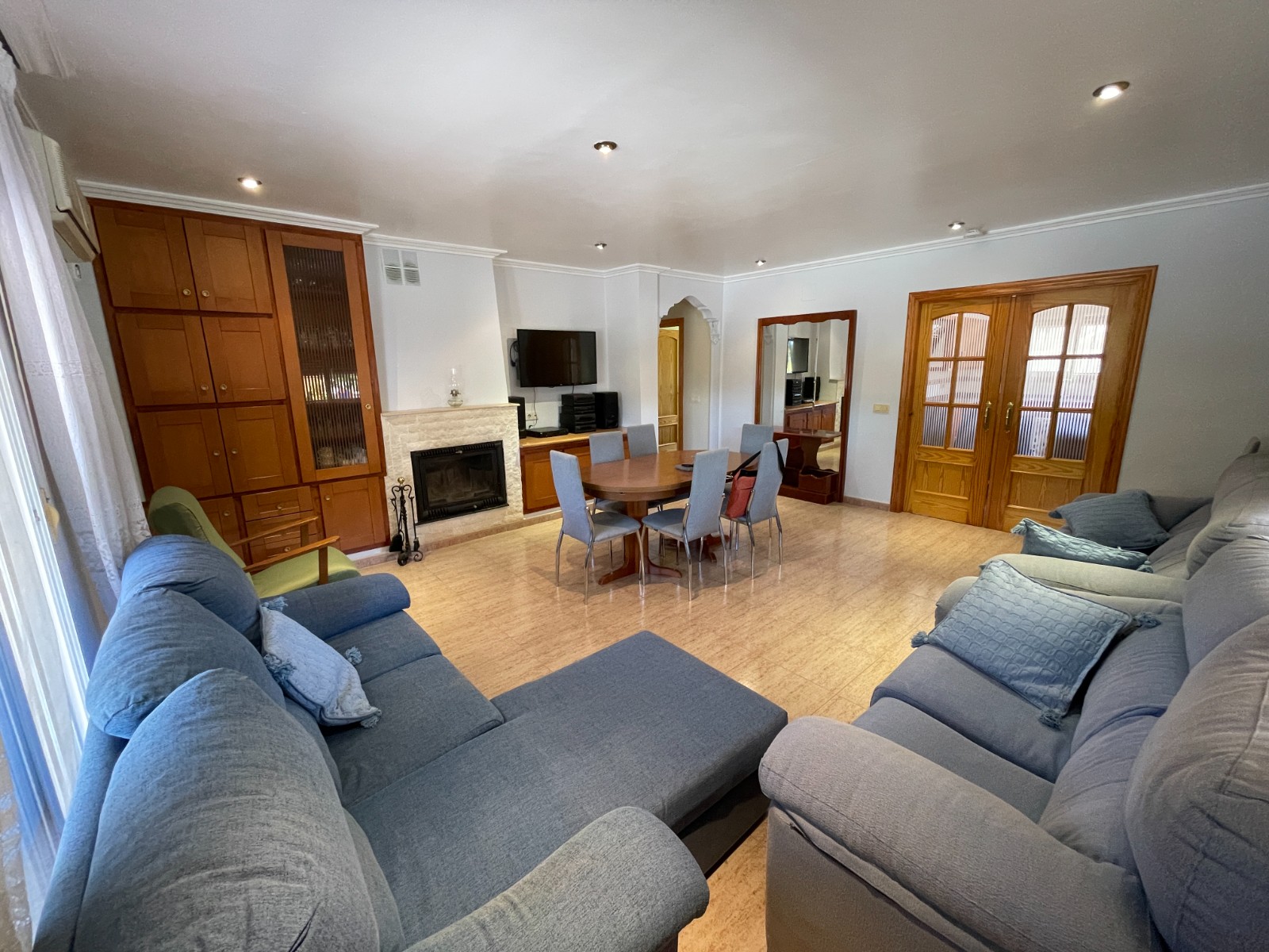 Spacious and Grand Chalet with Double Plot and Olive Trees Fantastic opportunity: 120 m² chalet in e