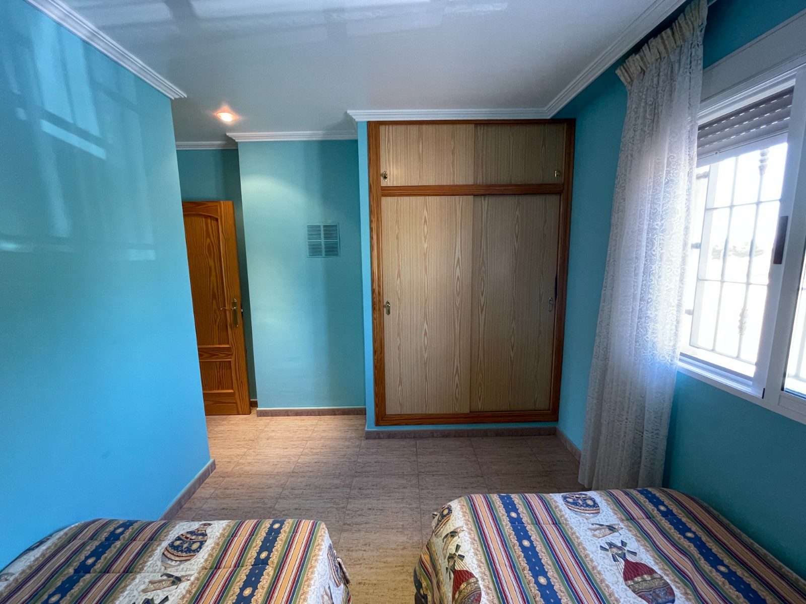 Spacious and Grand Chalet with Double Plot and Olive Trees Fantastic opportunity: 120 m² chalet in e
