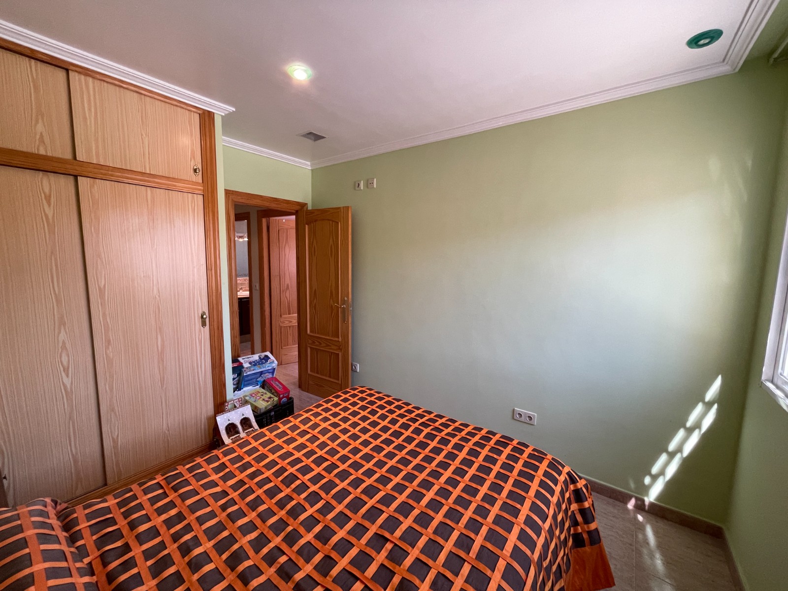 Spacious and Grand Chalet with Double Plot and Olive Trees Fantastic opportunity: 120 m² chalet in e