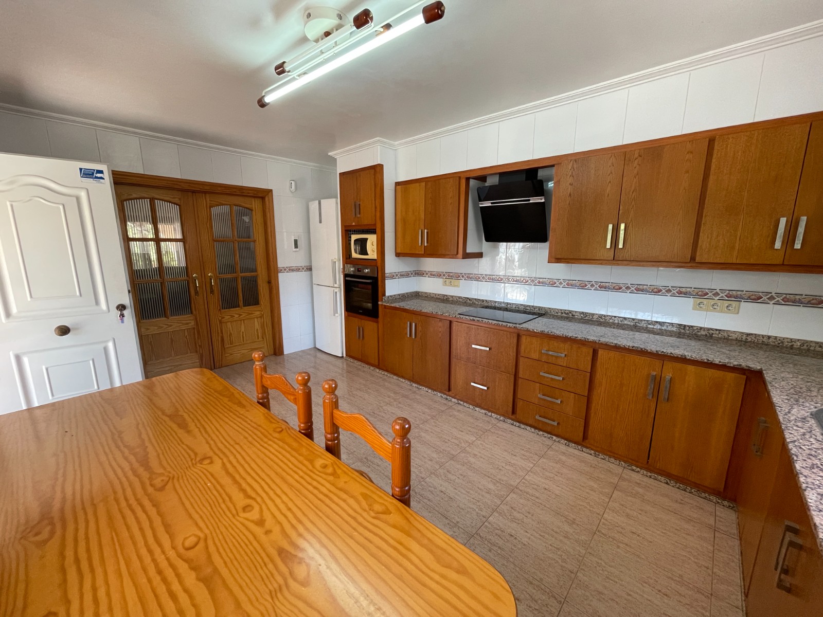 Pool area in villa for sale in Crevillent