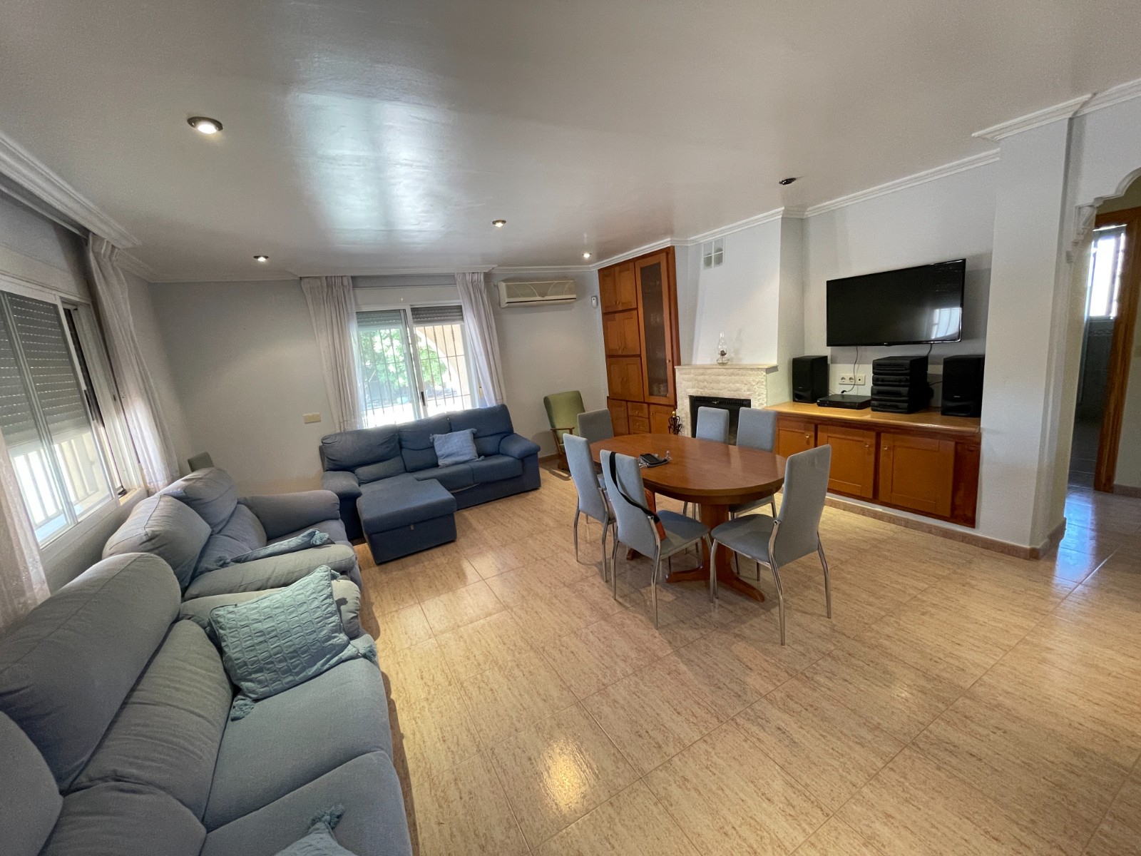 Dining area in villa for sale in Crevillent