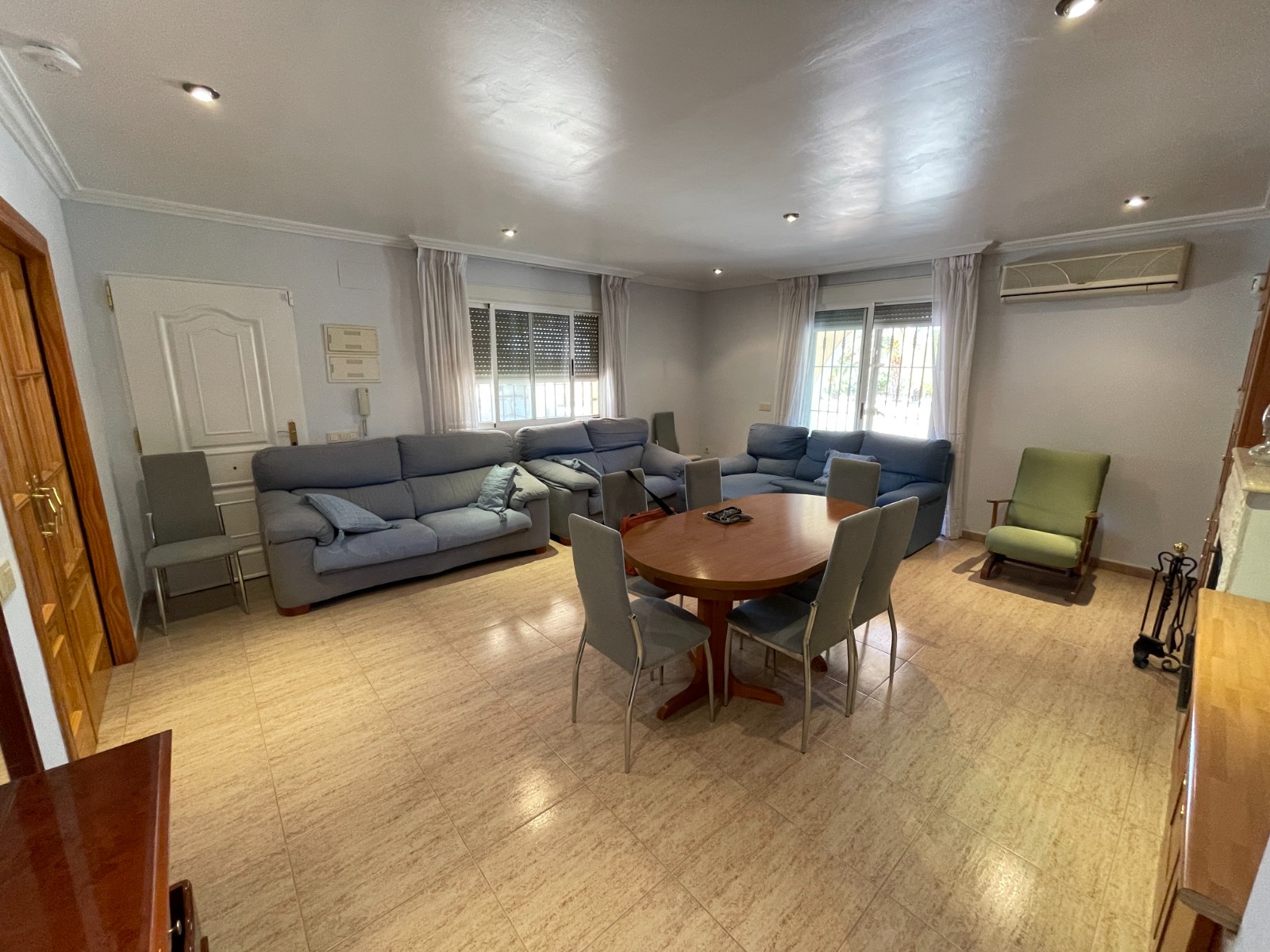 Bedroom in villa for sale in Crevillent