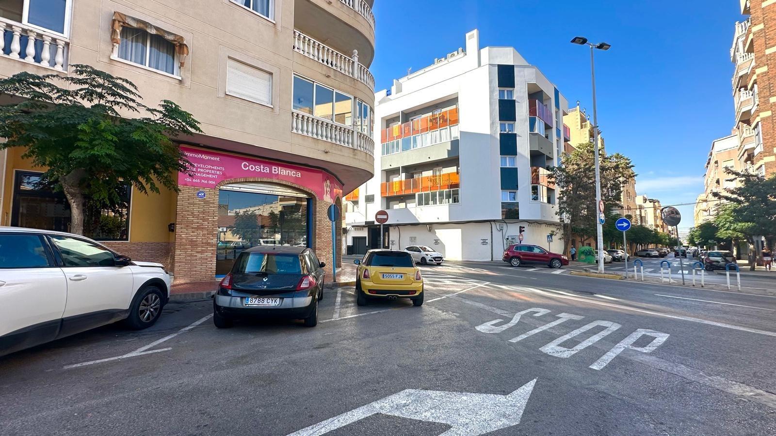 Geräumige Wohnung im Erdgeschoss mit Gemeinschaftspool und verglaster Südterrasse Diese wunderschöne