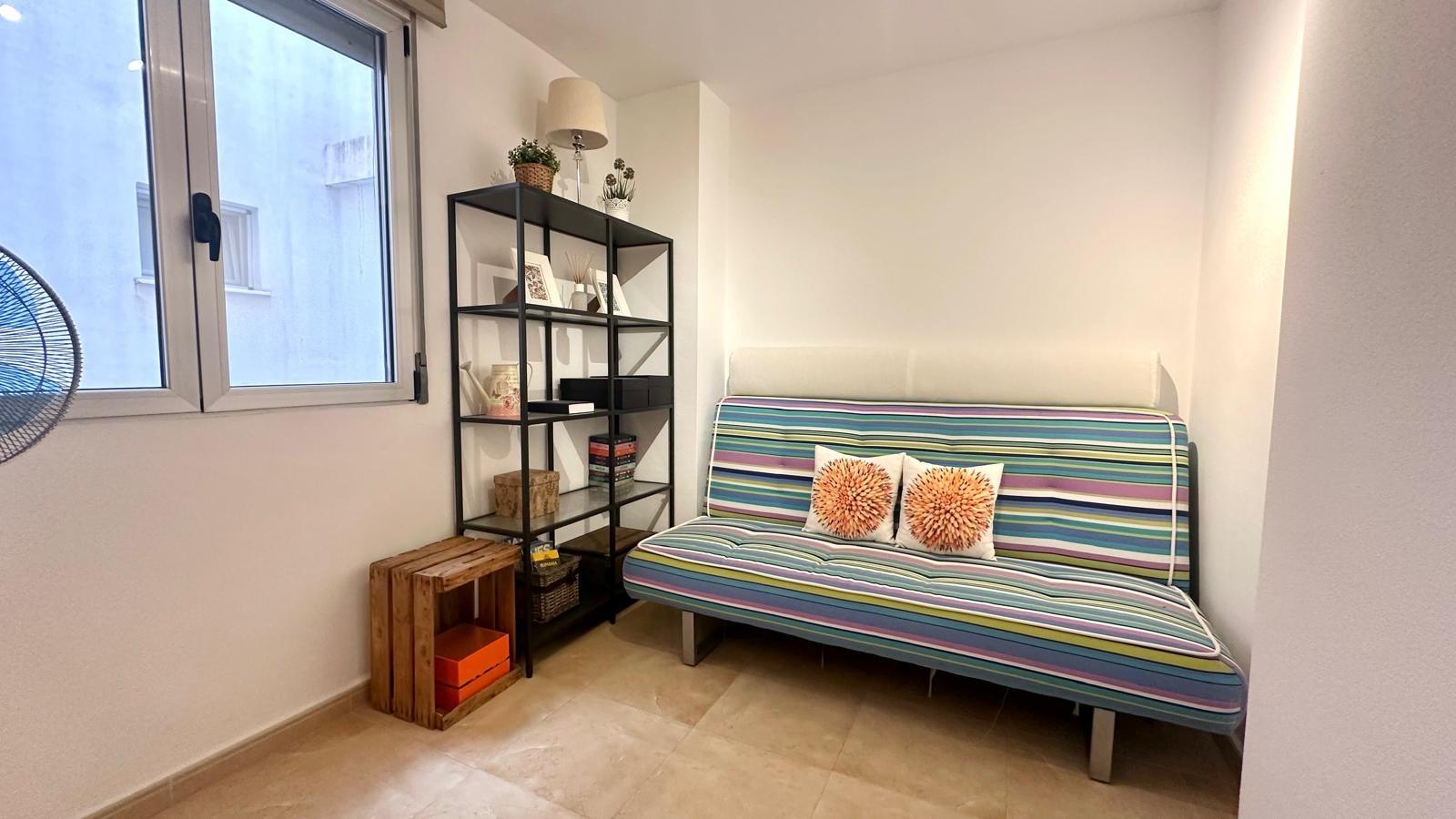 Bedroom in apartment for sale in Torrevieja