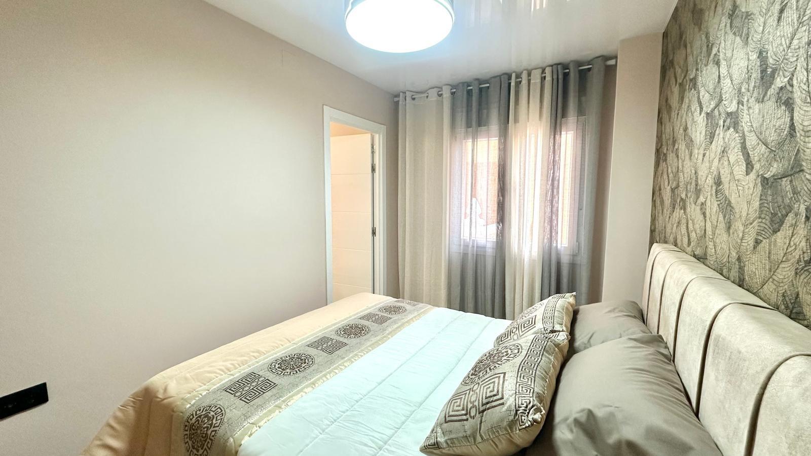 Bedroom in apartment for sale in Torrevieja