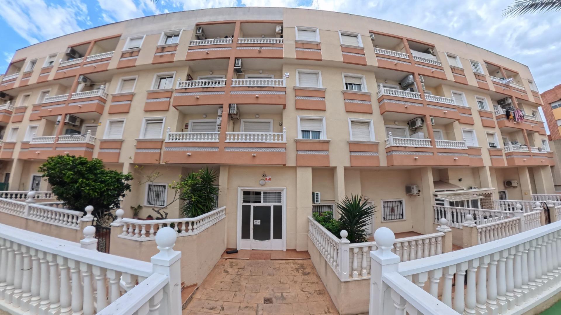 Bedroom in apartment for sale in Torrevieja