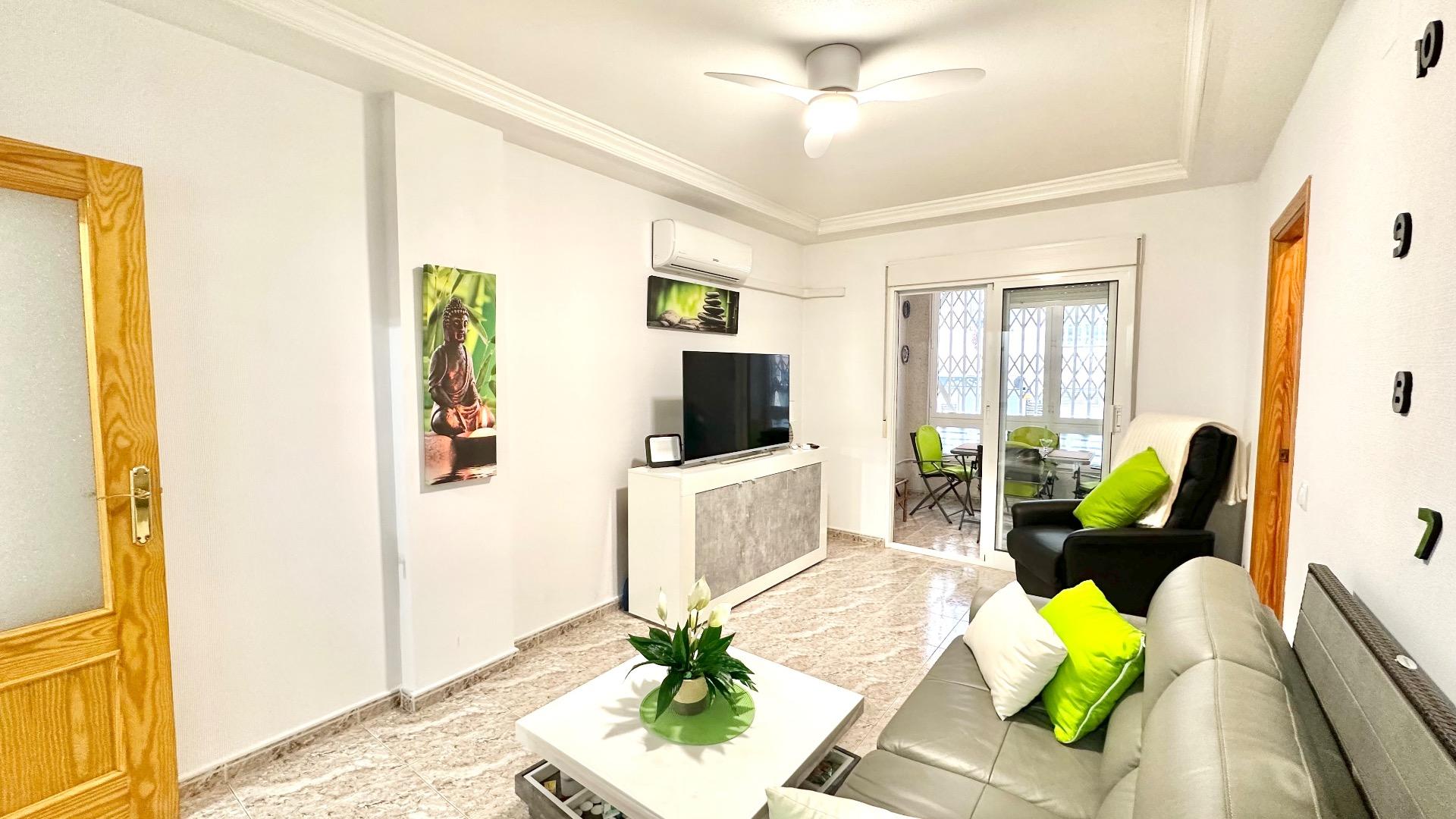 Located on Calle Félix Rodríguez de la Fuente, in a convenient and well-connected area of Torrevieja