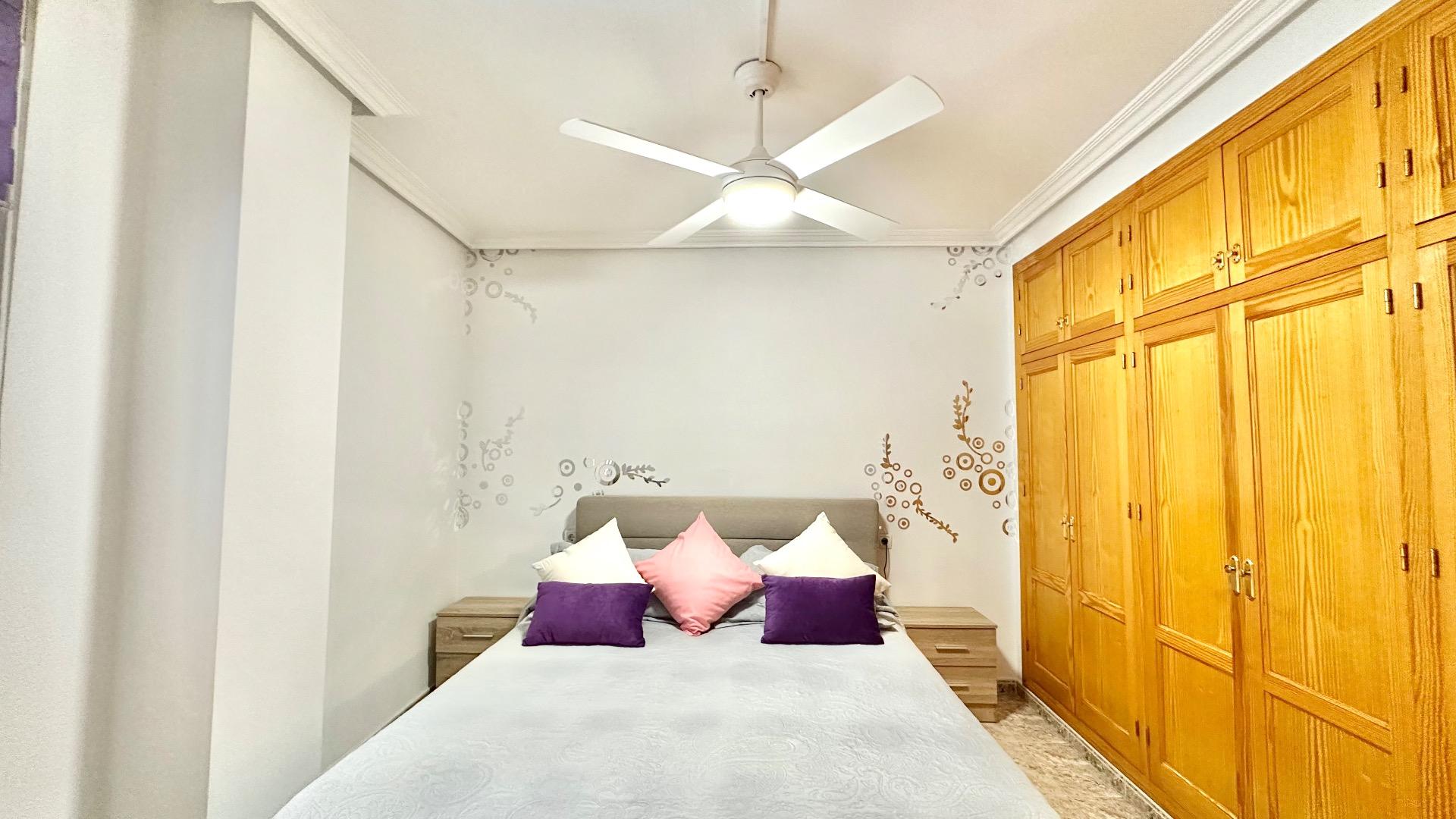 Bedroom in apartment for sale in Torrevieja