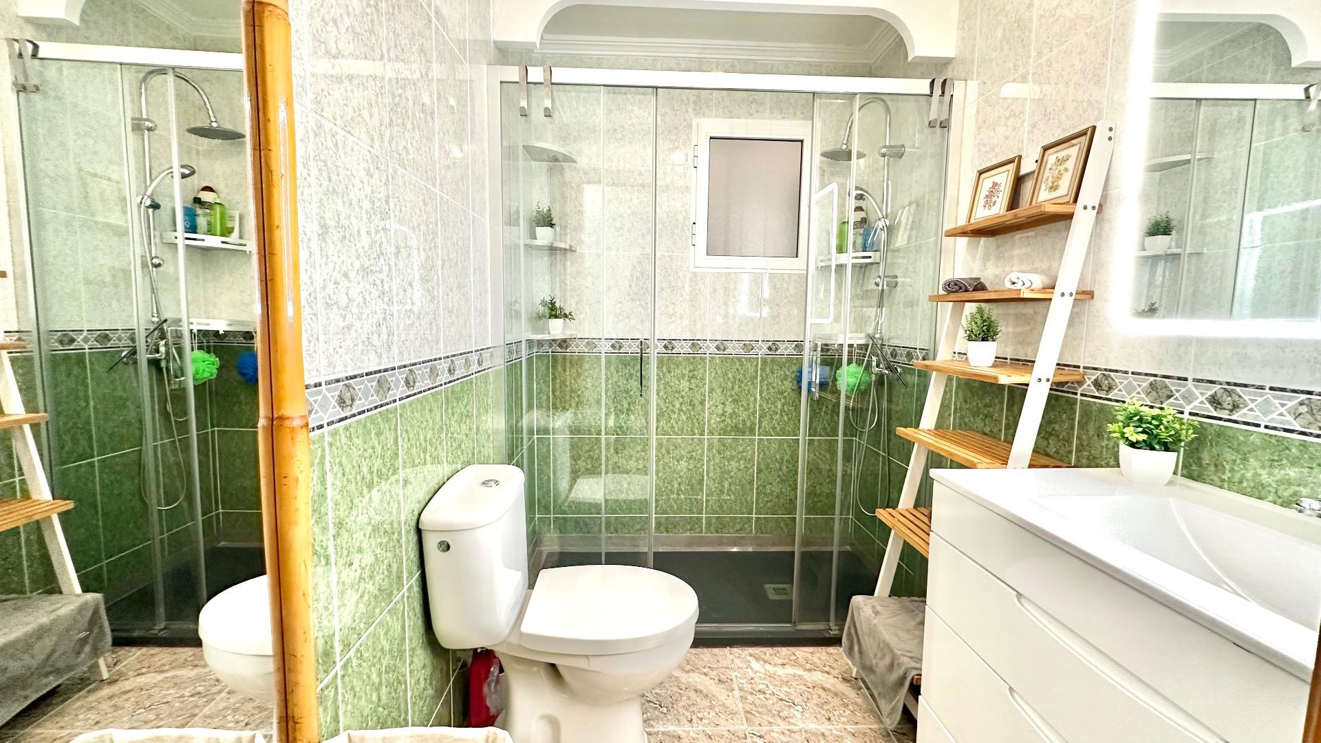 Bedroom in apartment for sale in Torrevieja