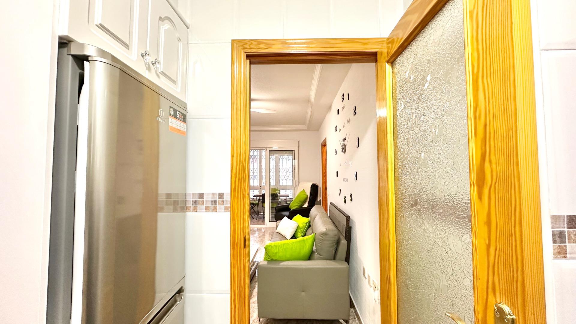 Located on Calle Félix Rodríguez de la Fuente, in a convenient and well-connected area of Torrevieja