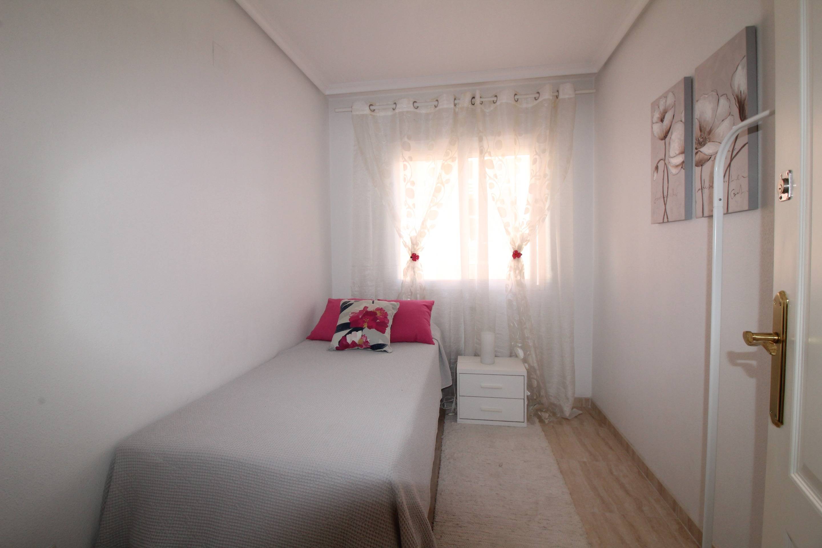 Master bedroom in apartment for sale in Torrevieja