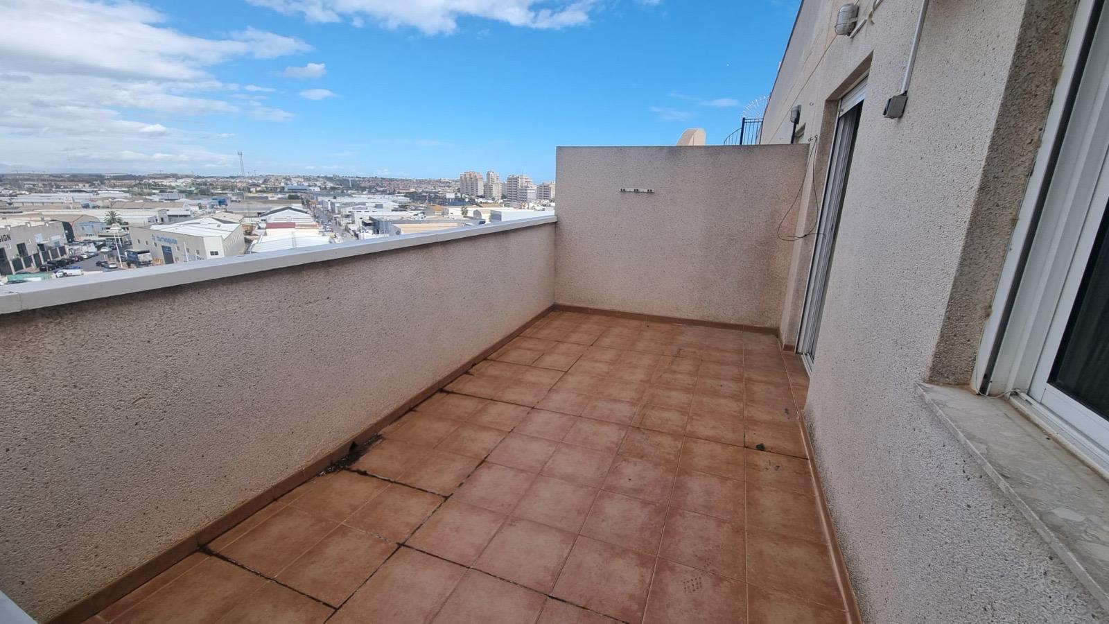 Garden in penthouse for sale in Torrevieja