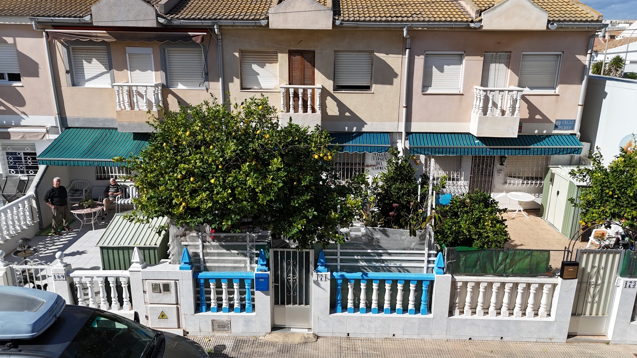 Discover relaxed Mediterranean living in this charming ground-floor apartment located in the heart o