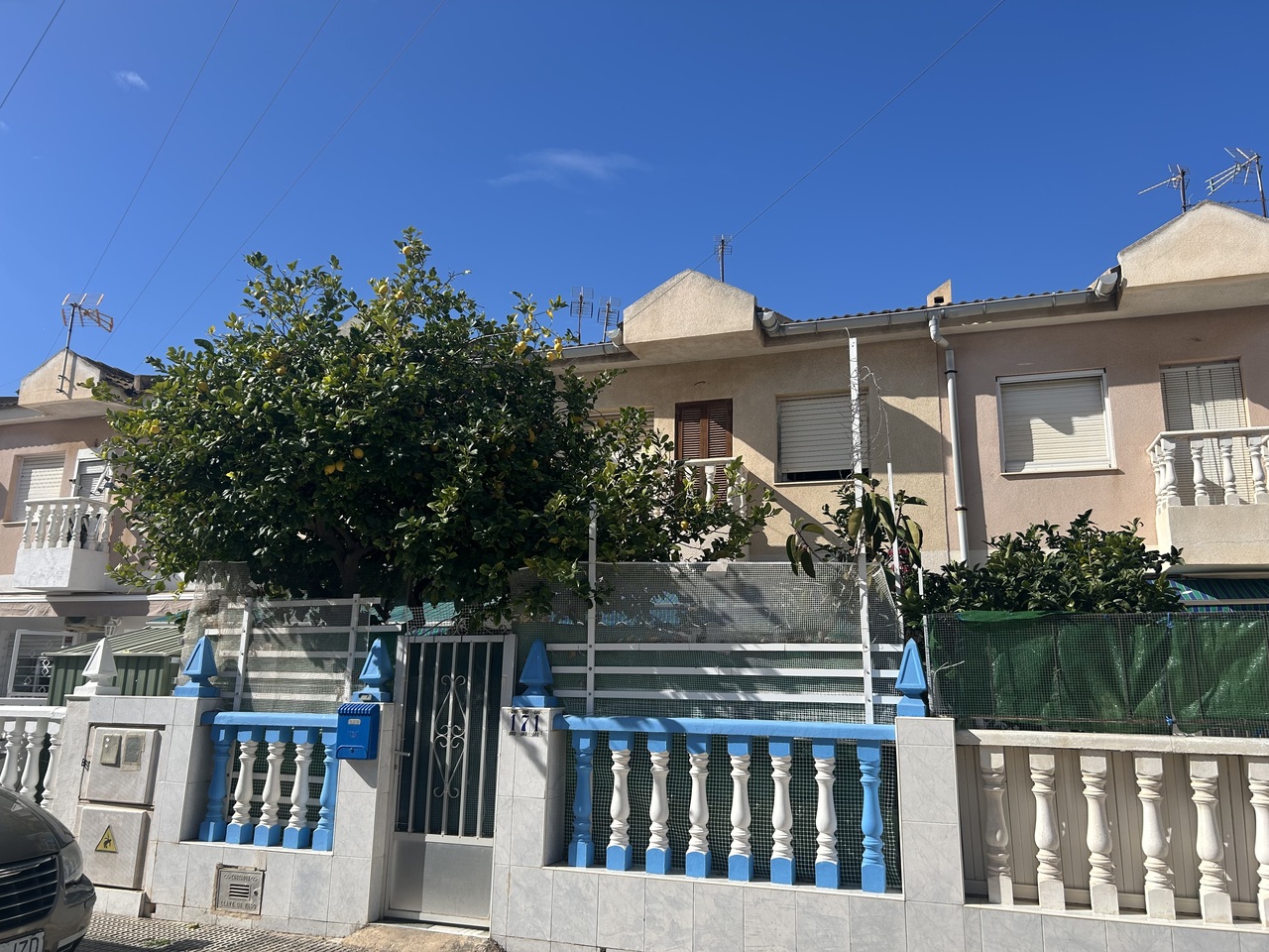 Discover relaxed Mediterranean living in this charming ground-floor apartment located in the heart o