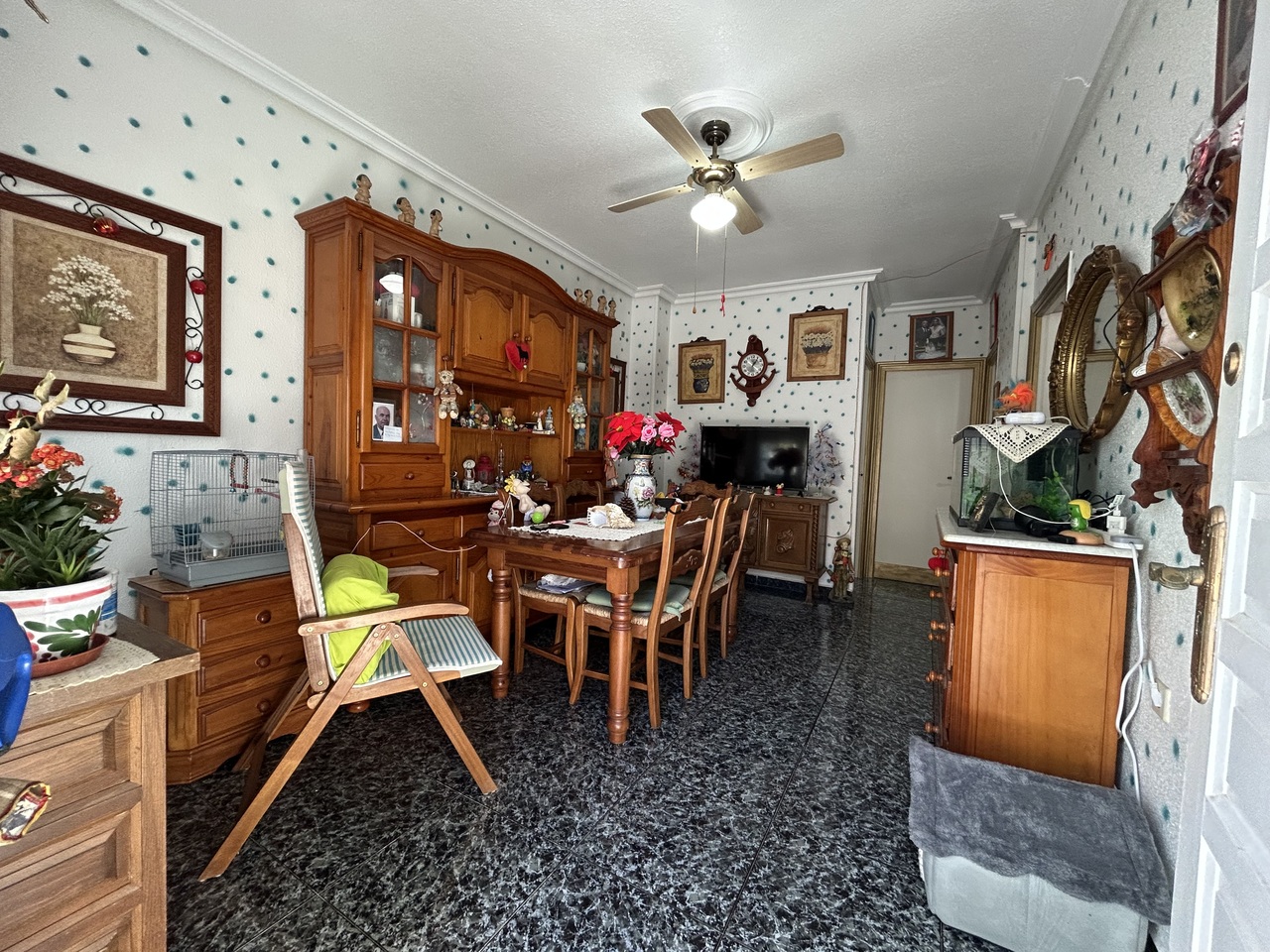 Discover relaxed Mediterranean living in this charming ground-floor apartment located in the heart o