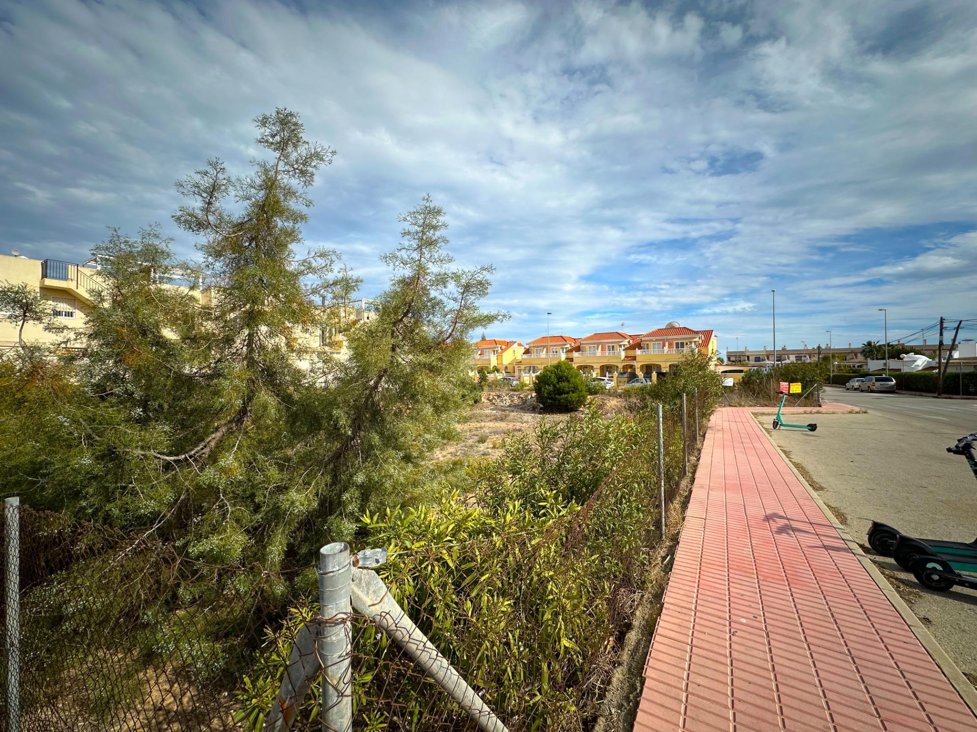 Commercial Corner Plot for Development – Investment Opportunity in Orihuela Costa (Costa Blanca) We