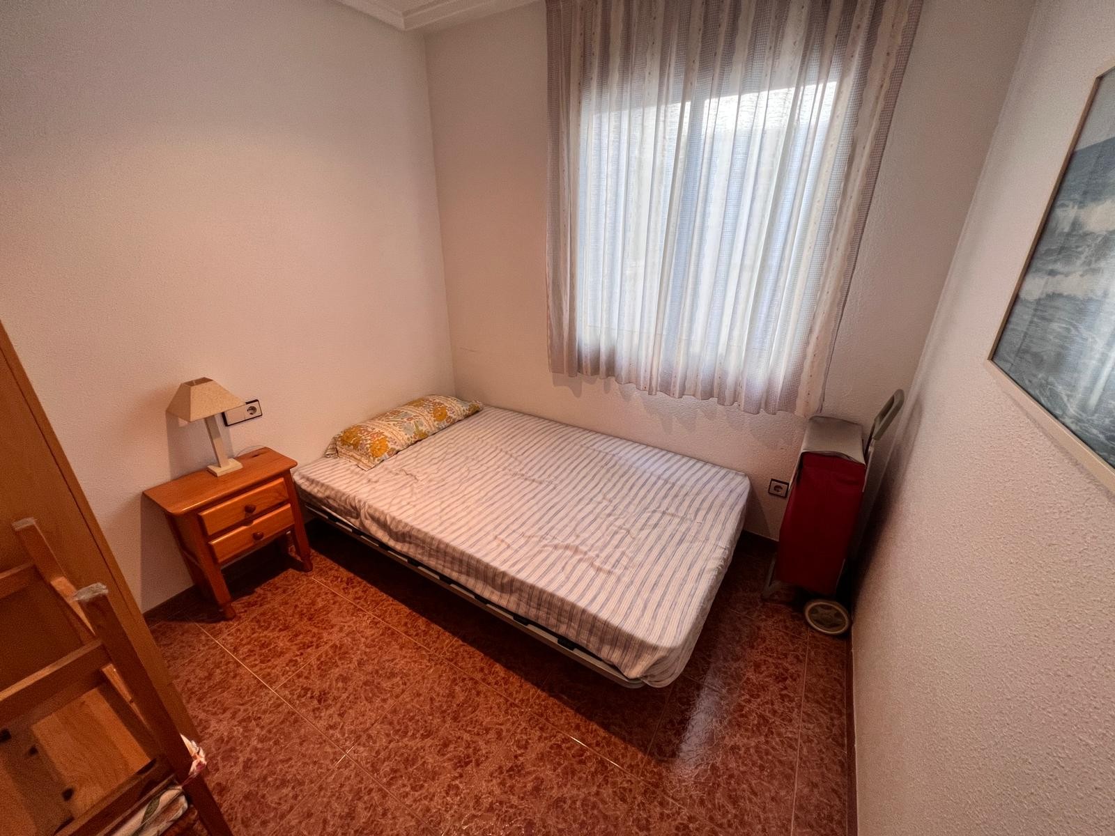 Discover this charming apartment located in central Torrevieja, perfect for enjoying the Mediterrane