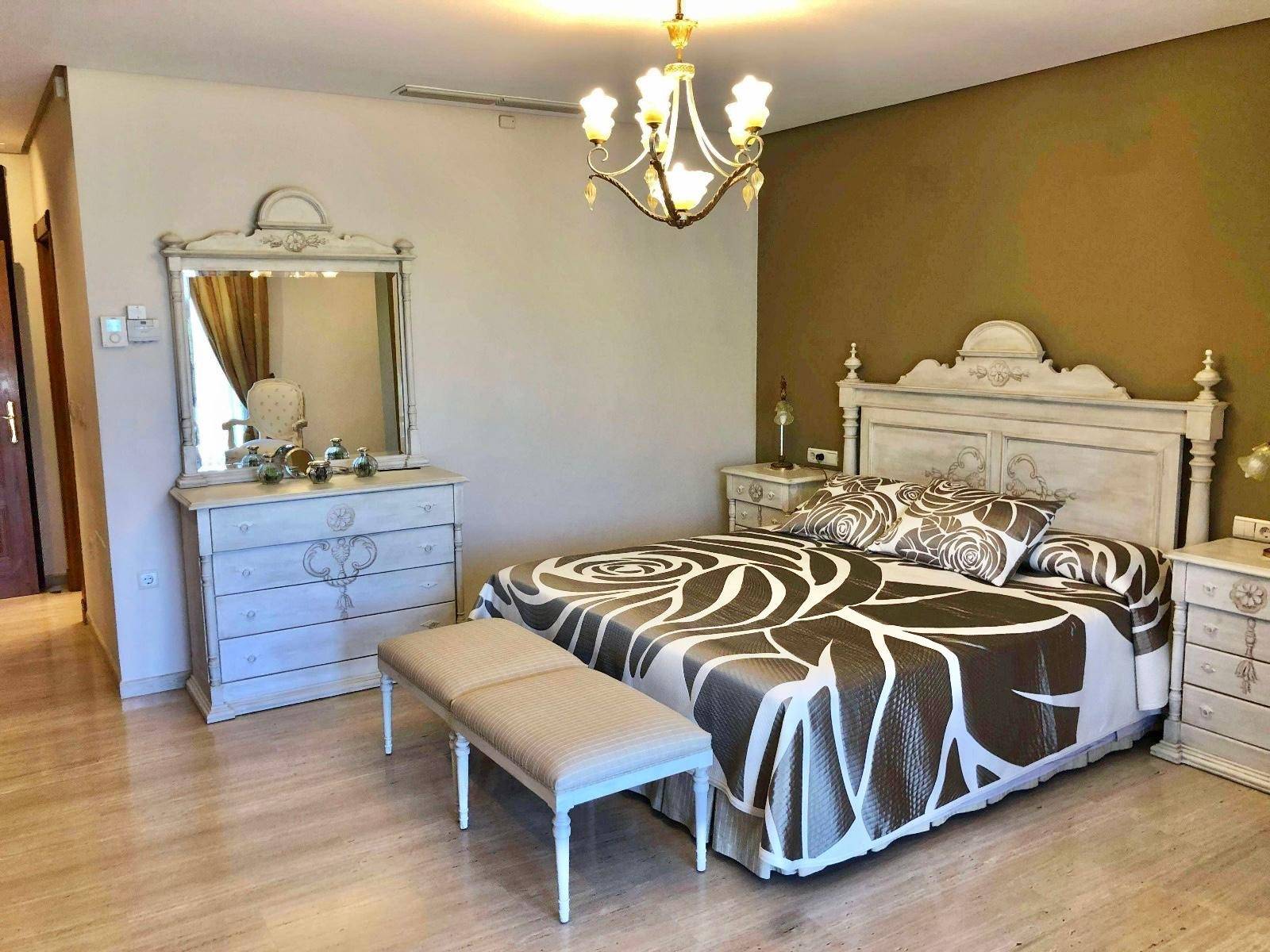 Bedroom in villa for sale in El Palmar