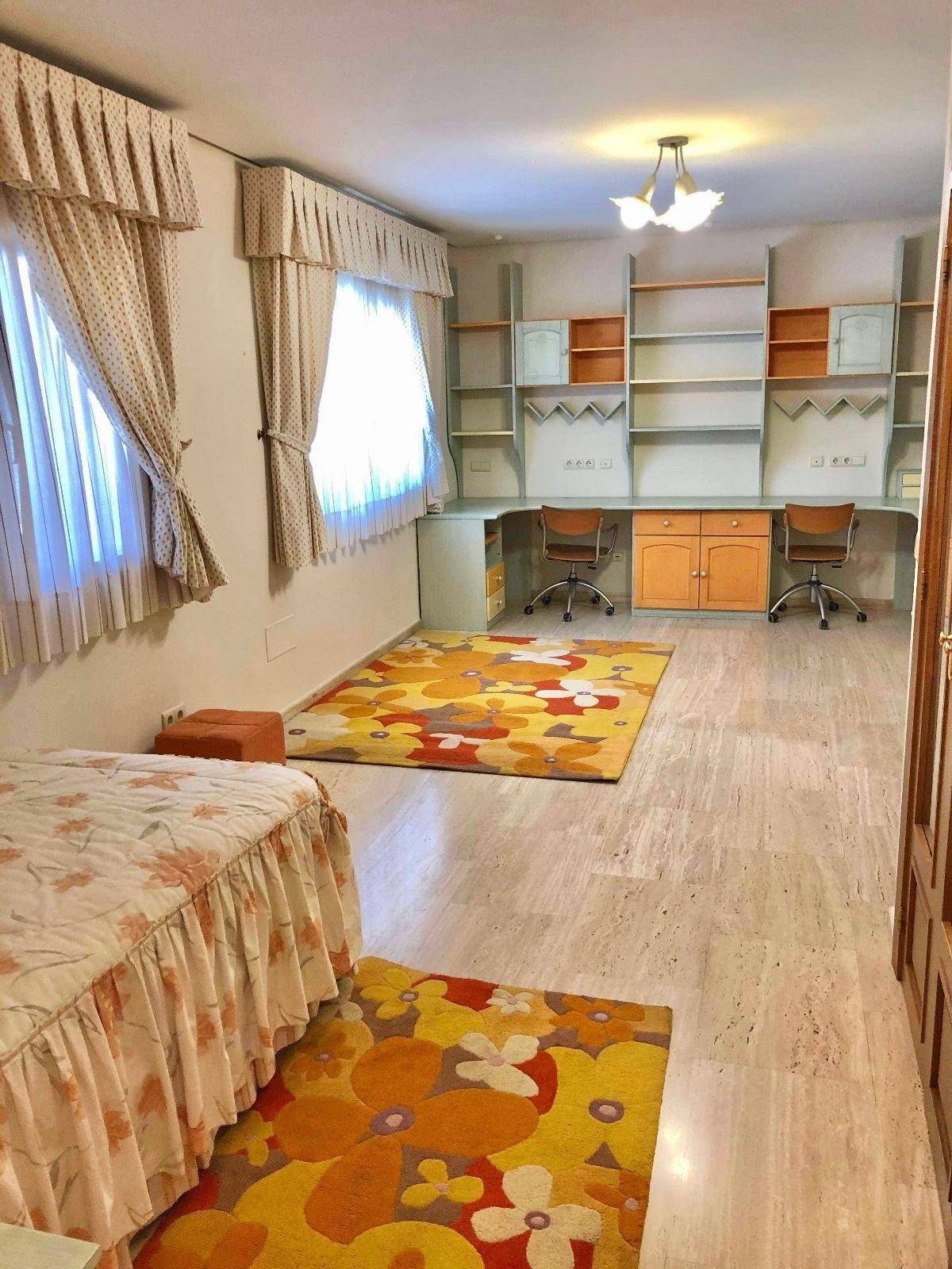 Pool area in villa for sale in El Palmar