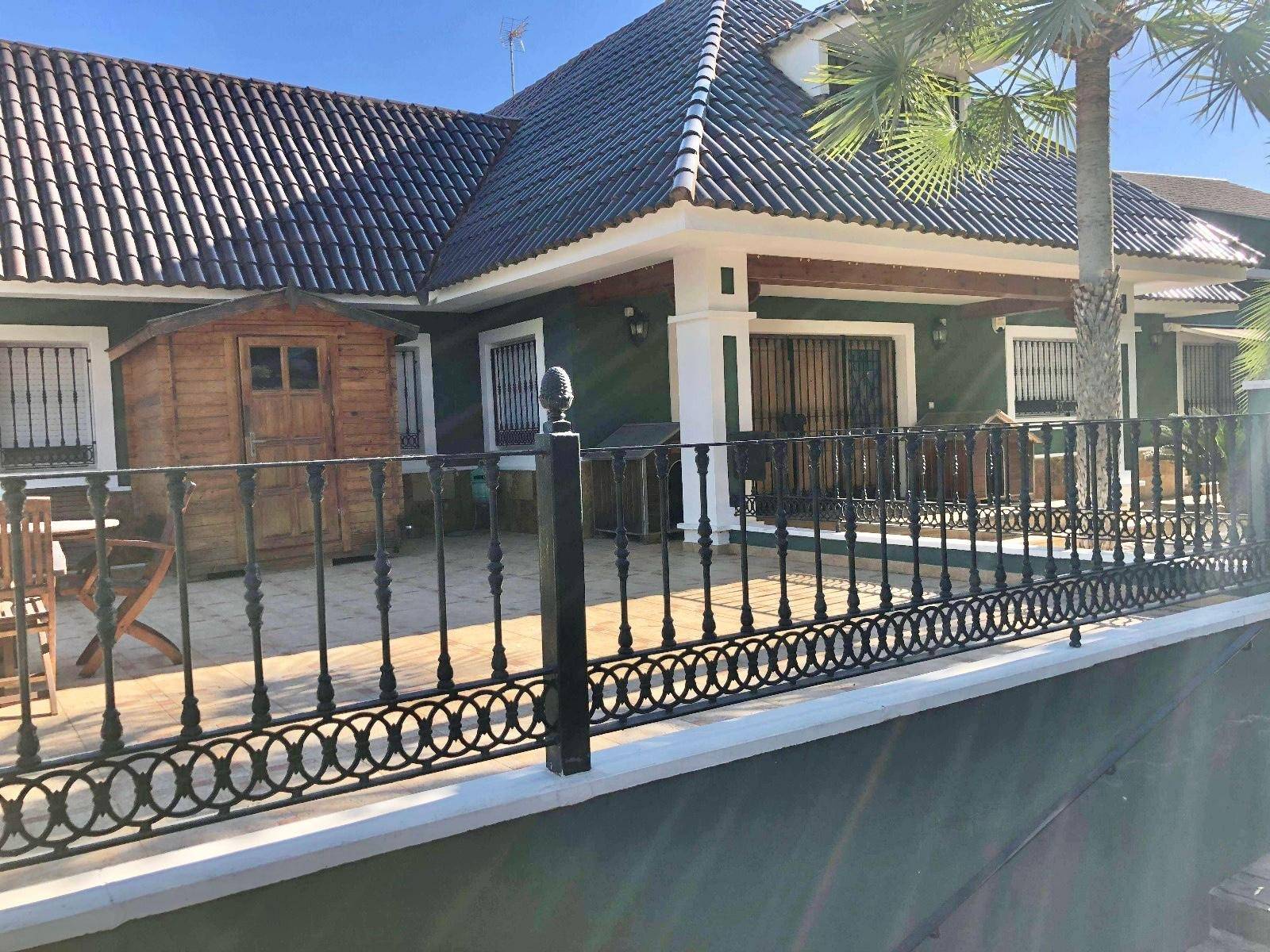 Garden in villa for sale in El Palmar