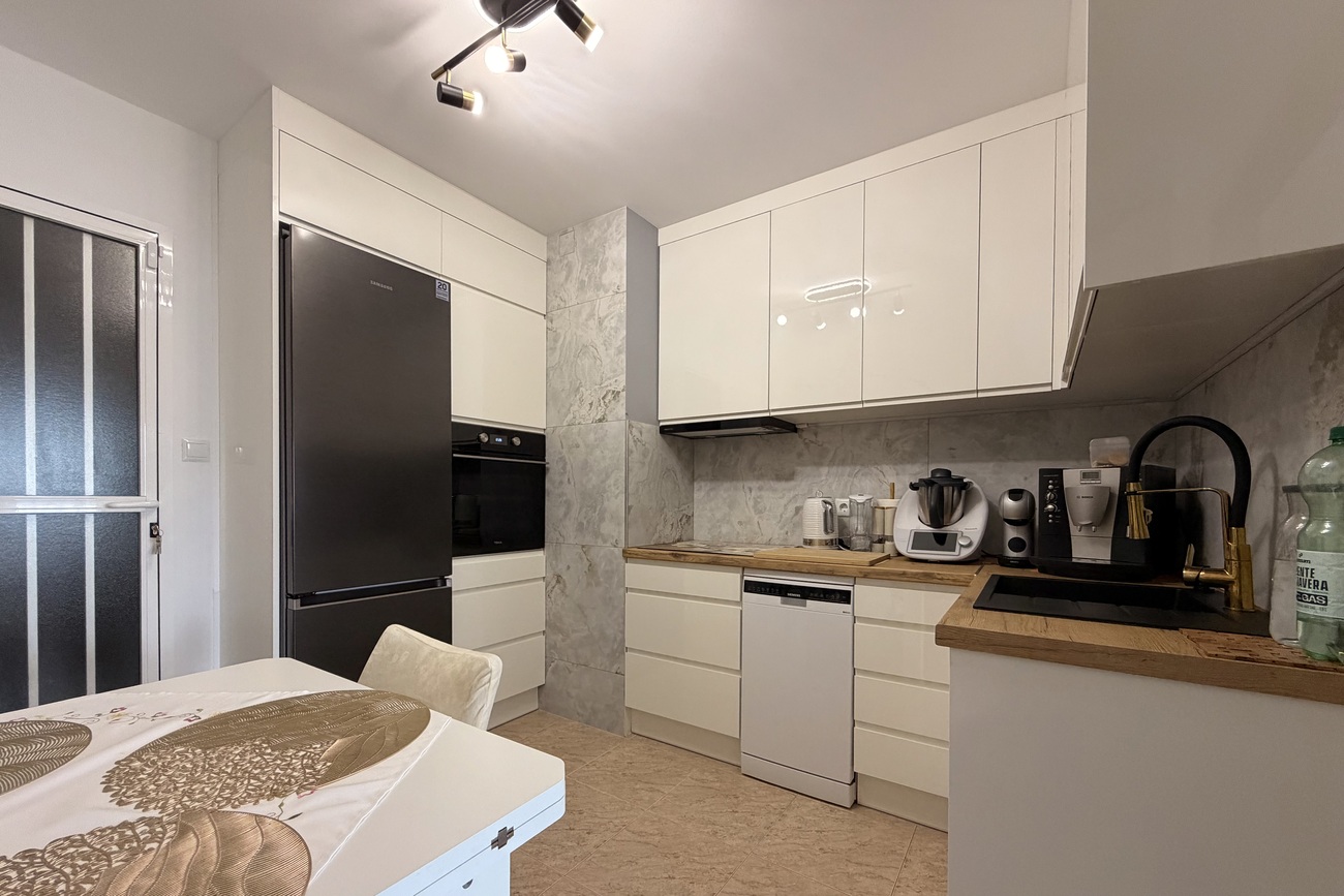 Bedroom in apartment for sale in Torrevieja