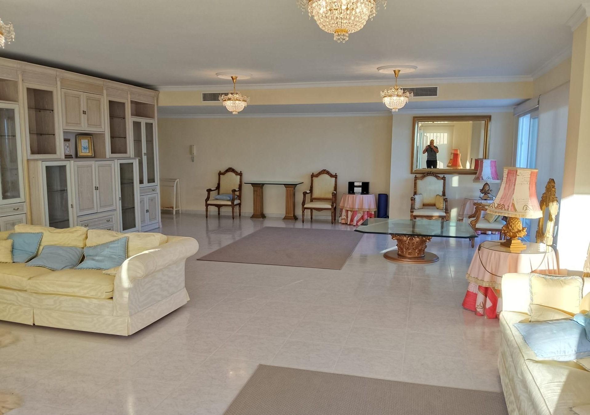 Master bedroom in villa for sale in Puerto de Mazarron