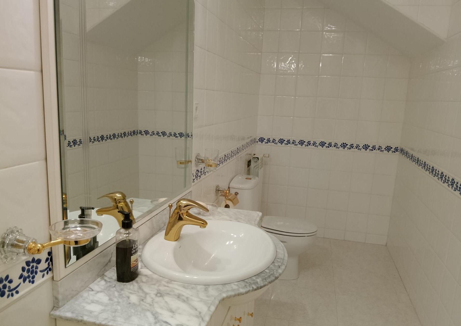 Master bedroom in villa for sale in Puerto de Mazarron