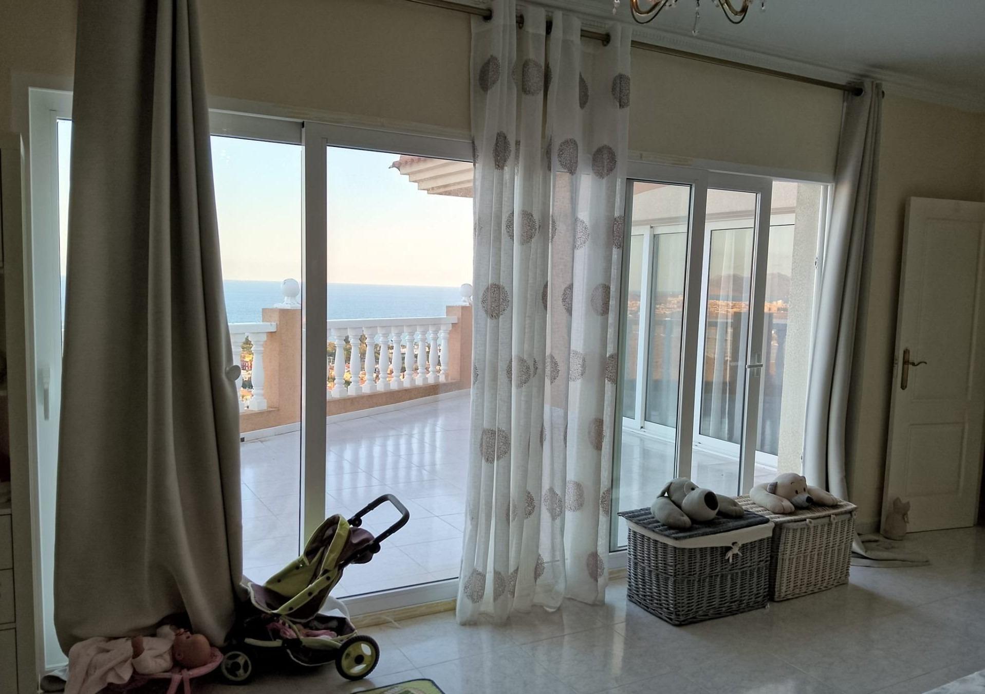 Garden in villa for sale in Puerto de Mazarron
