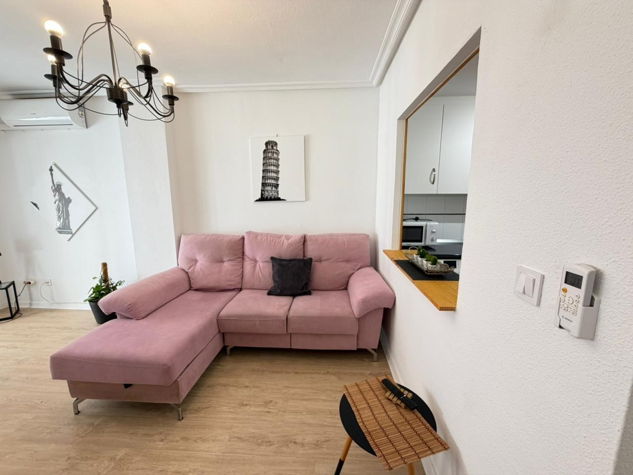 Refurbished 2-bedroom flat 50 metres from PLAYA DEL CURA beach in Torrevieja Just 50 metres from Pla