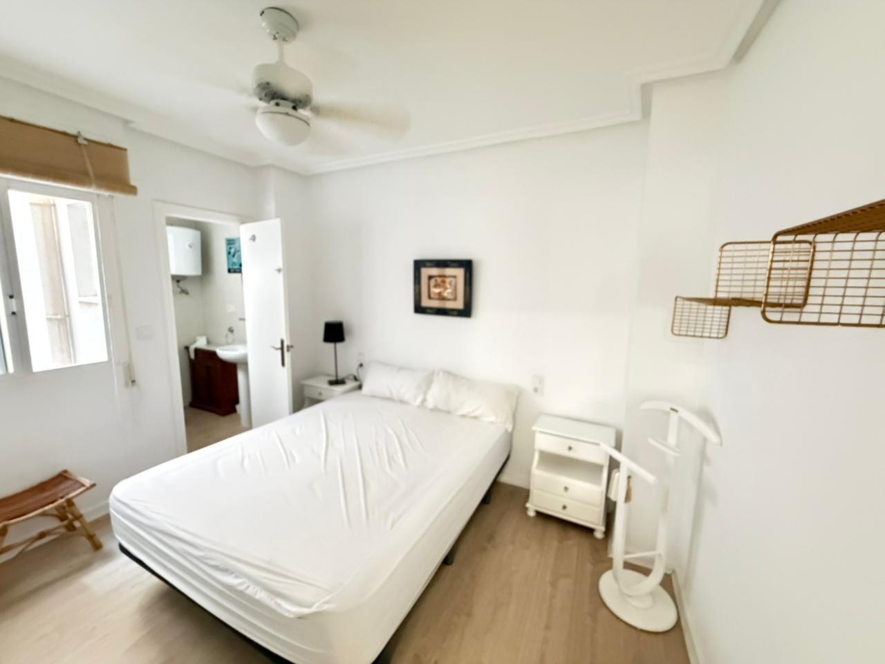 Bedroom in apartment for sale in Torrevieja