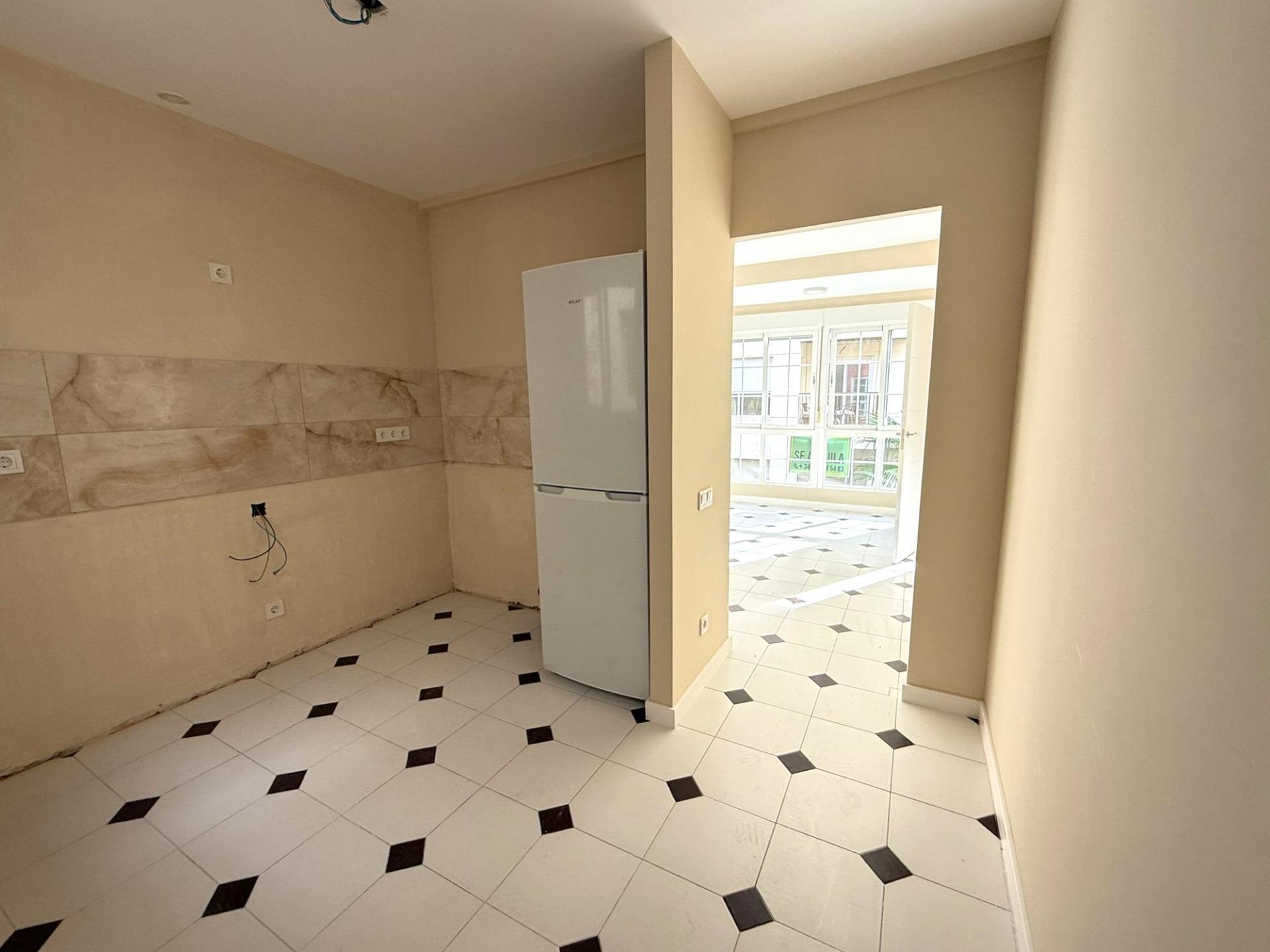 Refurbished 3-bedroom flat in the heart of Torrevieja The property has a functional layout, offering